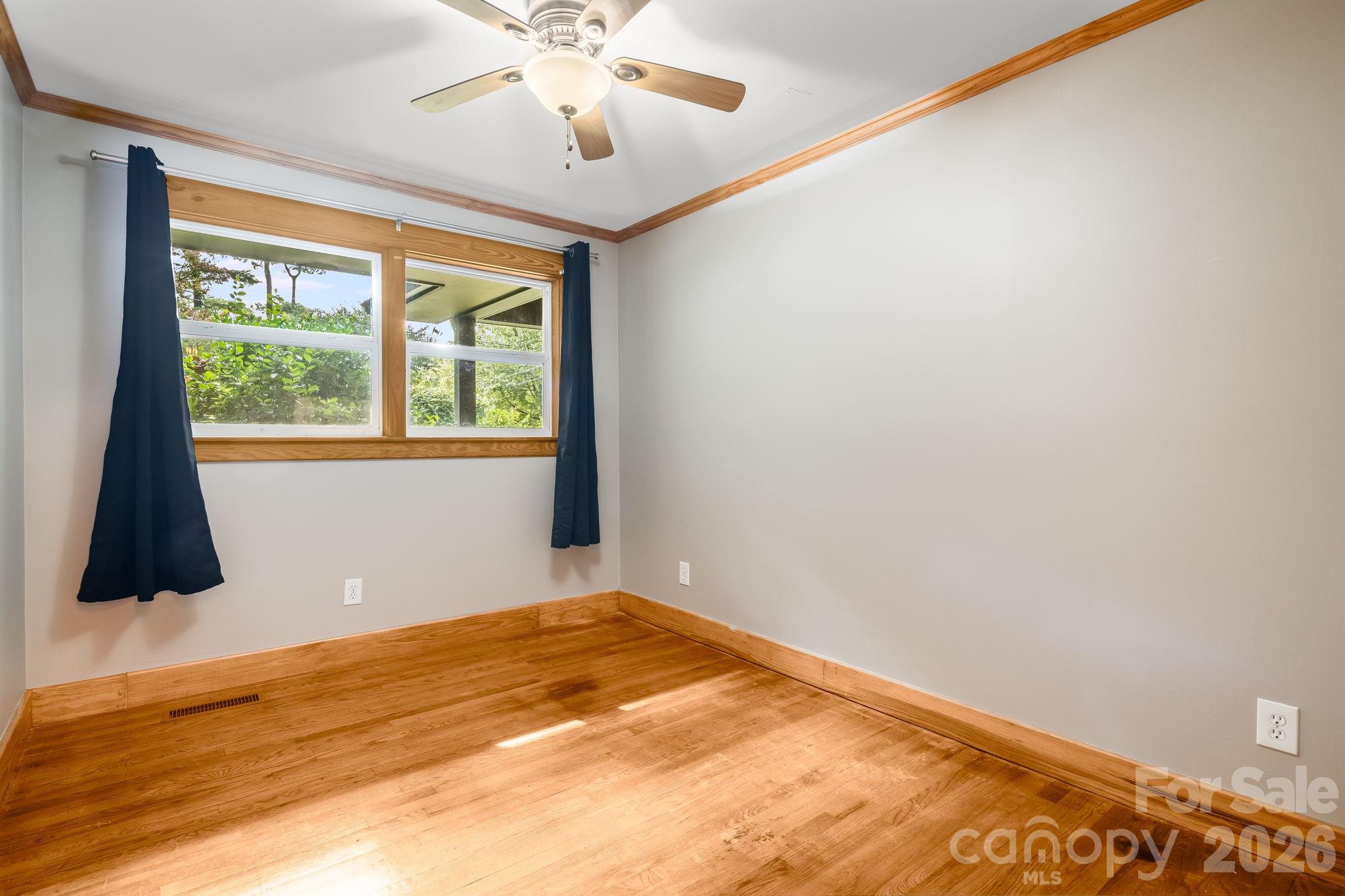 Single Family Residence at 10 Davenport Place, Asheville, photo 15 of 47