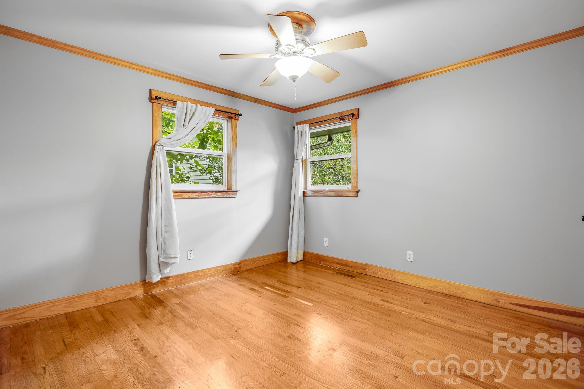 Single Family Residence at 10 Davenport Place, Asheville, photo 16 of 47