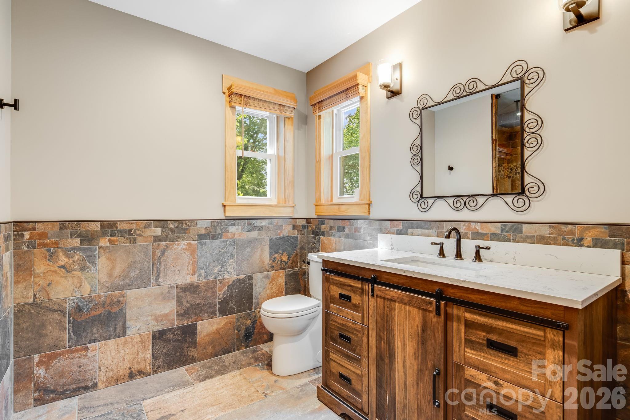 Primary Ensuite Bathroom - 10 Davenport Place, Asheville