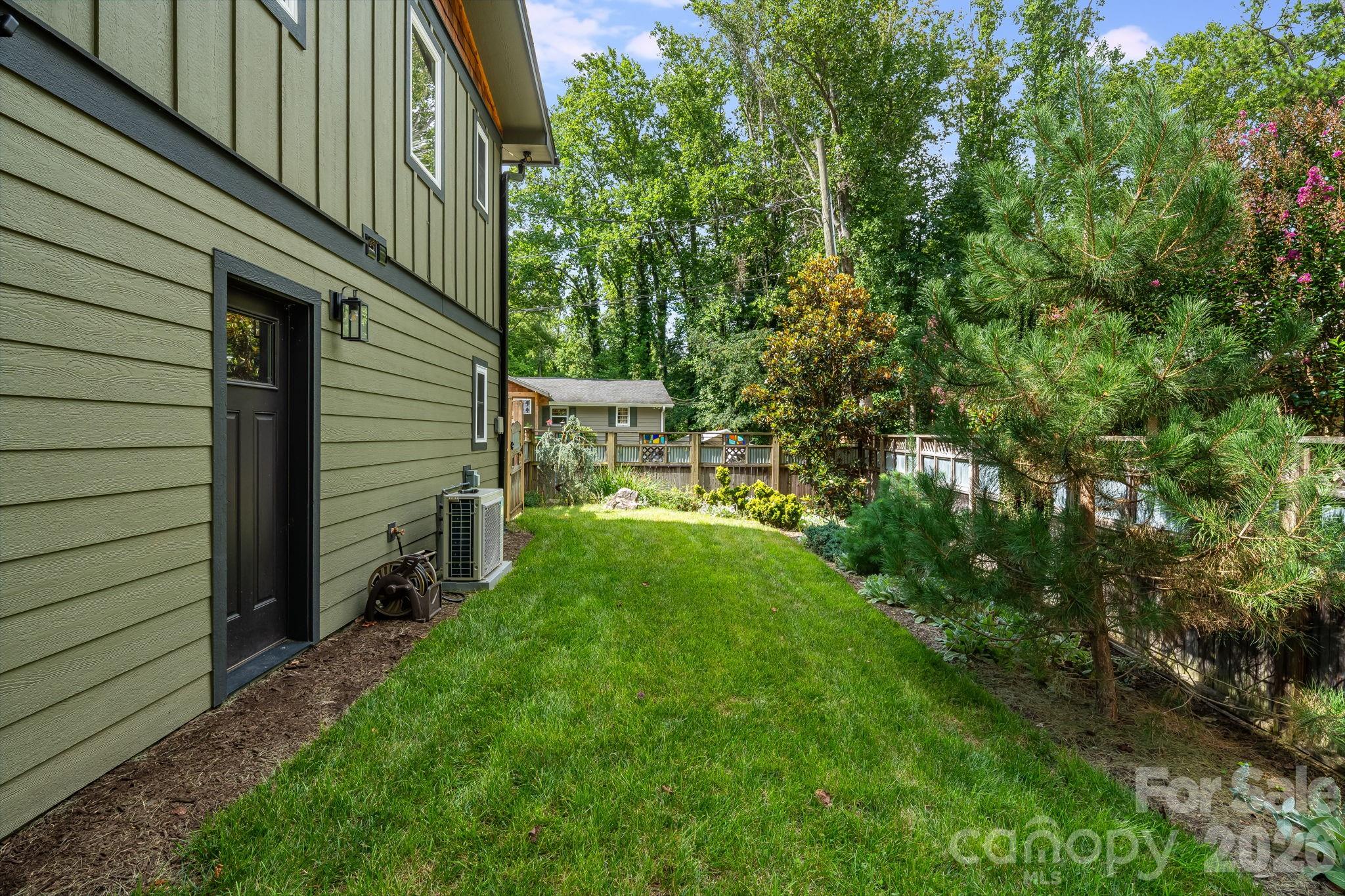 Single Family Residence at 10 Davenport Place, Asheville, photo 37 of 47