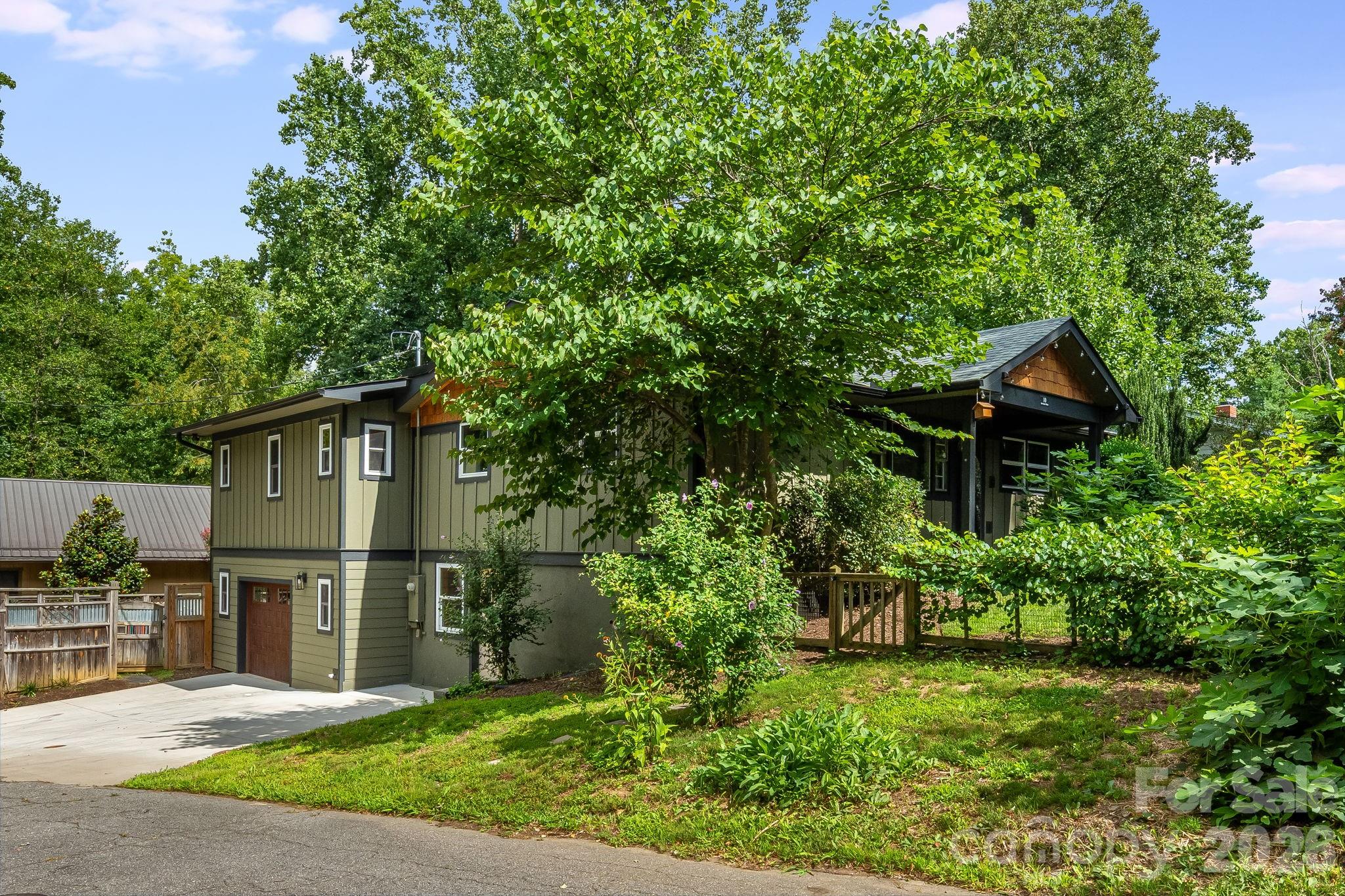 Single Family Residence at 10 Davenport Place, Asheville, photo 39 of 47