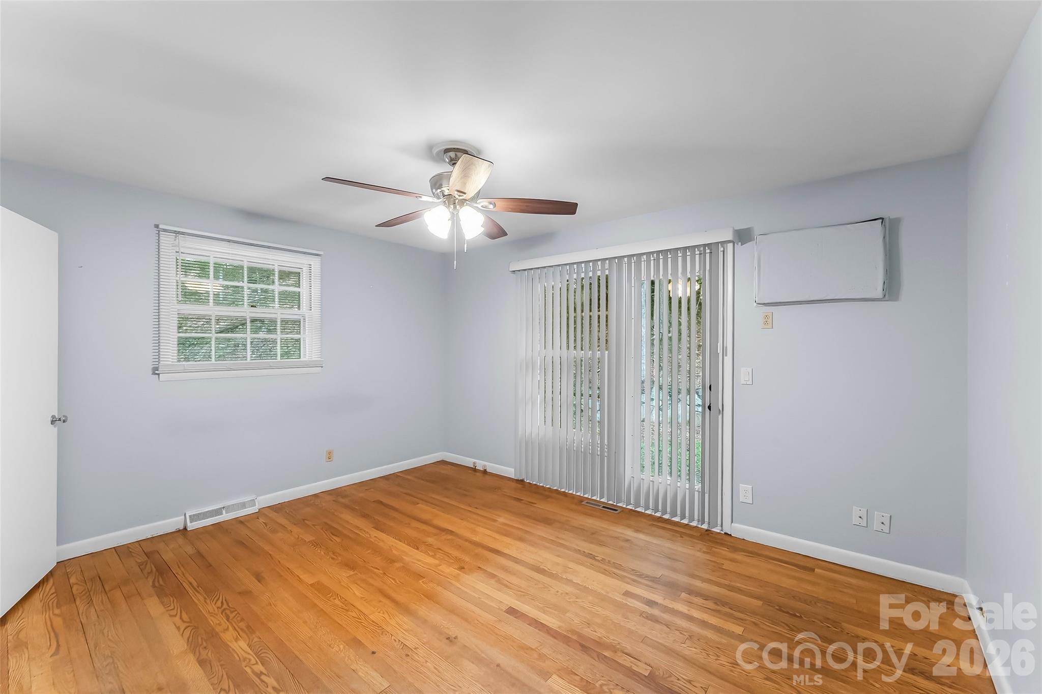 Single Family Residence at 98 Limberlost Drive, Hendersonville, photo 6 of 17