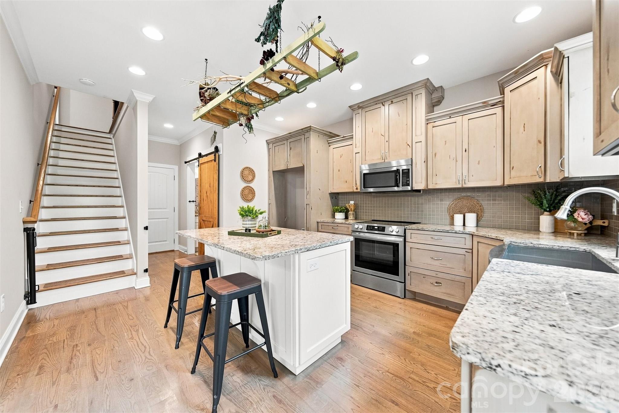 Single Family Residence at 5810 Dwayne Starnes Drive, Hickory, photo 11 of 42