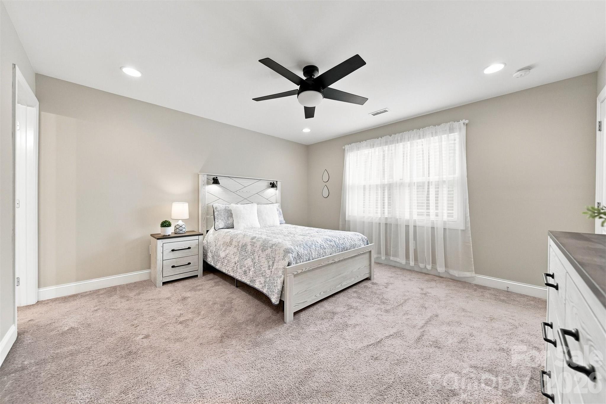 Single Family Residence at 5810 Dwayne Starnes Drive, Hickory, photo 17 of 42