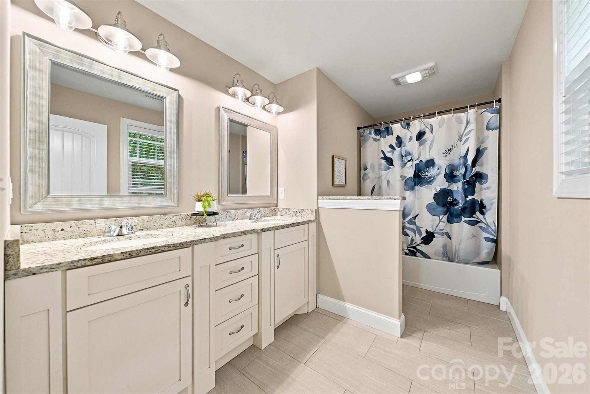Single Family Residence at 5810 Dwayne Starnes Drive, Hickory, photo 19 of 42