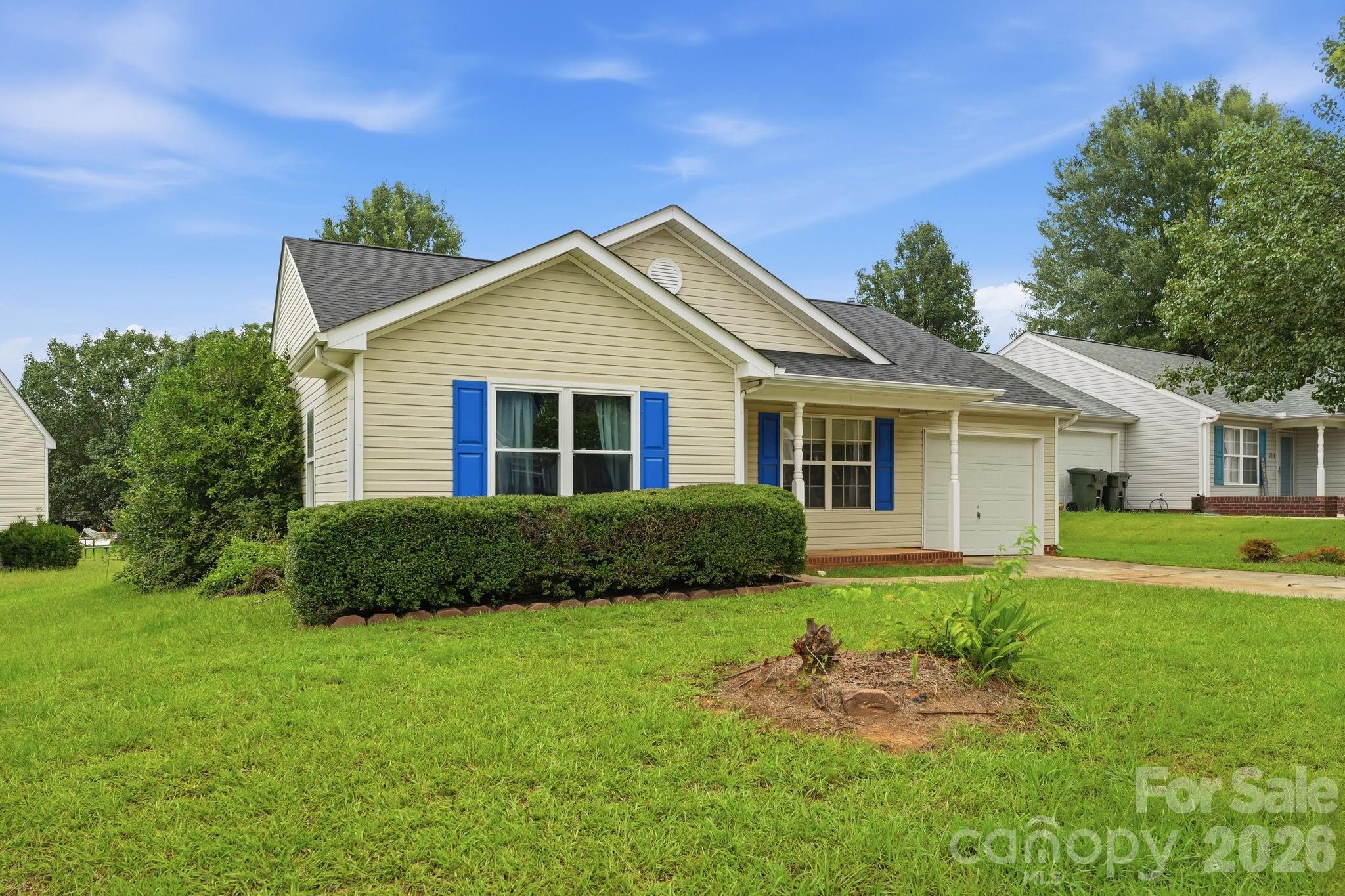 Single Family Residence at 2772 Ramble Wood Court, Rock Hill, photo 2 of 30