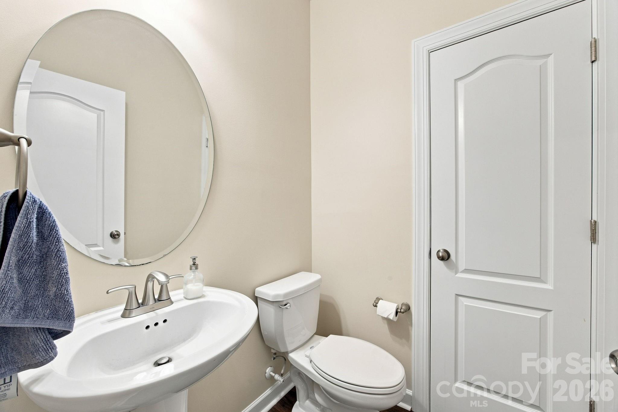Half-Bath downstairs - 2709 Sugaree Court, Waxhaw