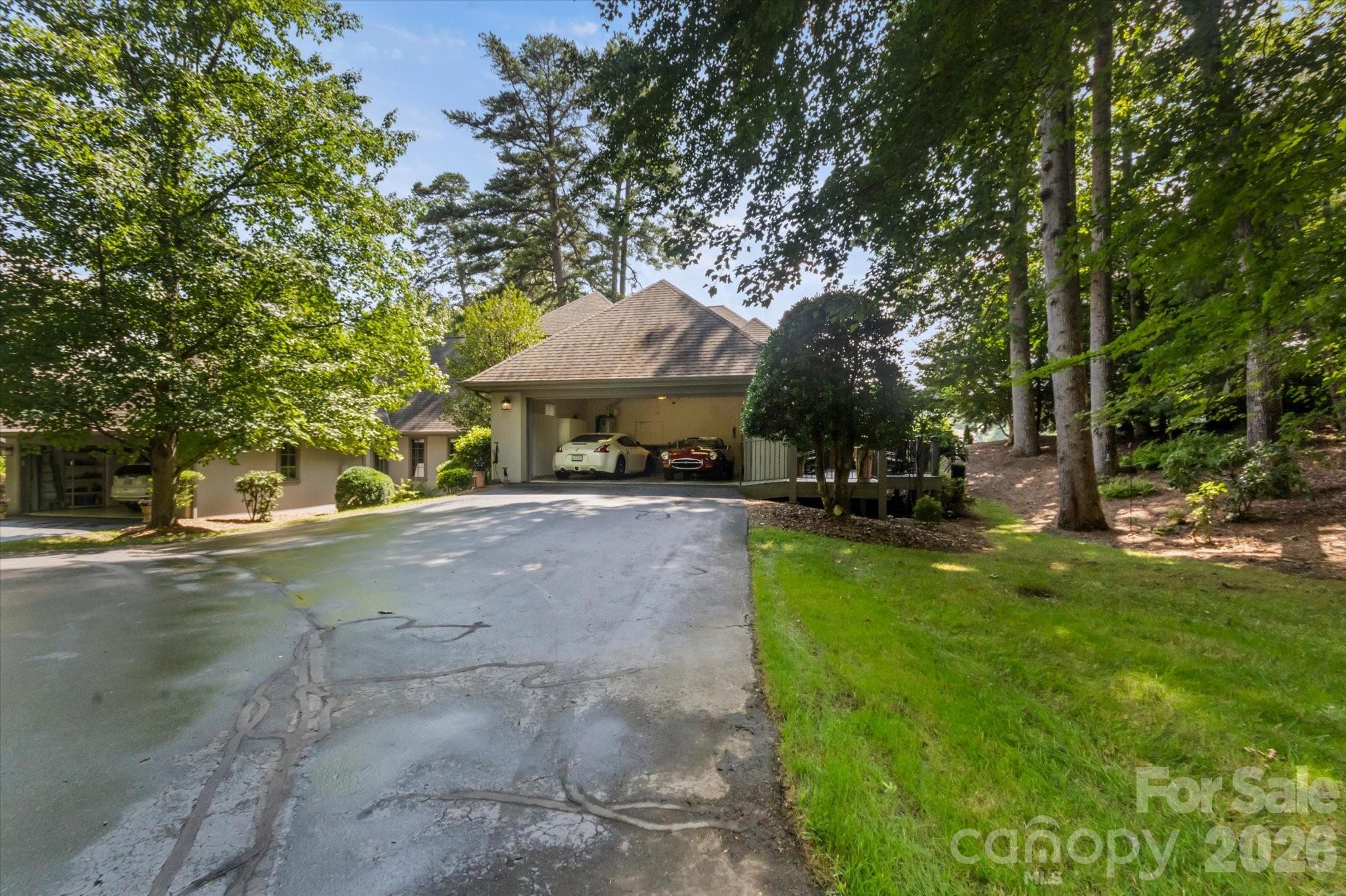 Easy Driveway and Guest Parking - 6 Jasmine Lane, Brevard