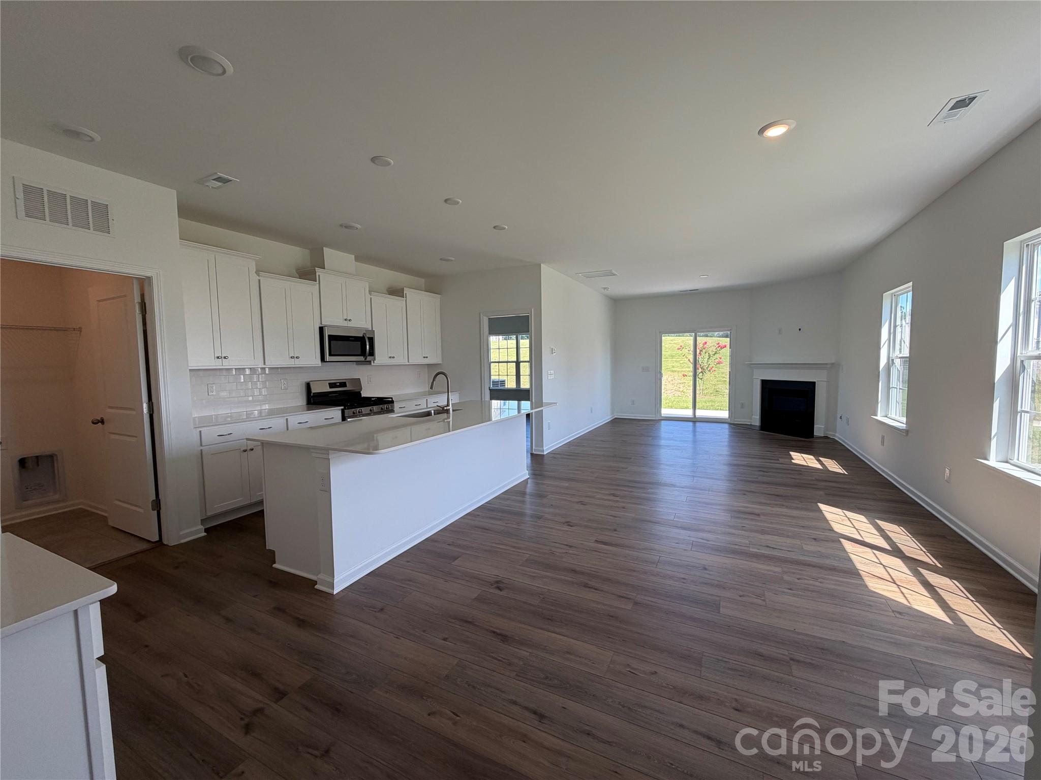 Single Family Residence at 2075 Morning Gold Drive, Maiden, photo 5 of 24