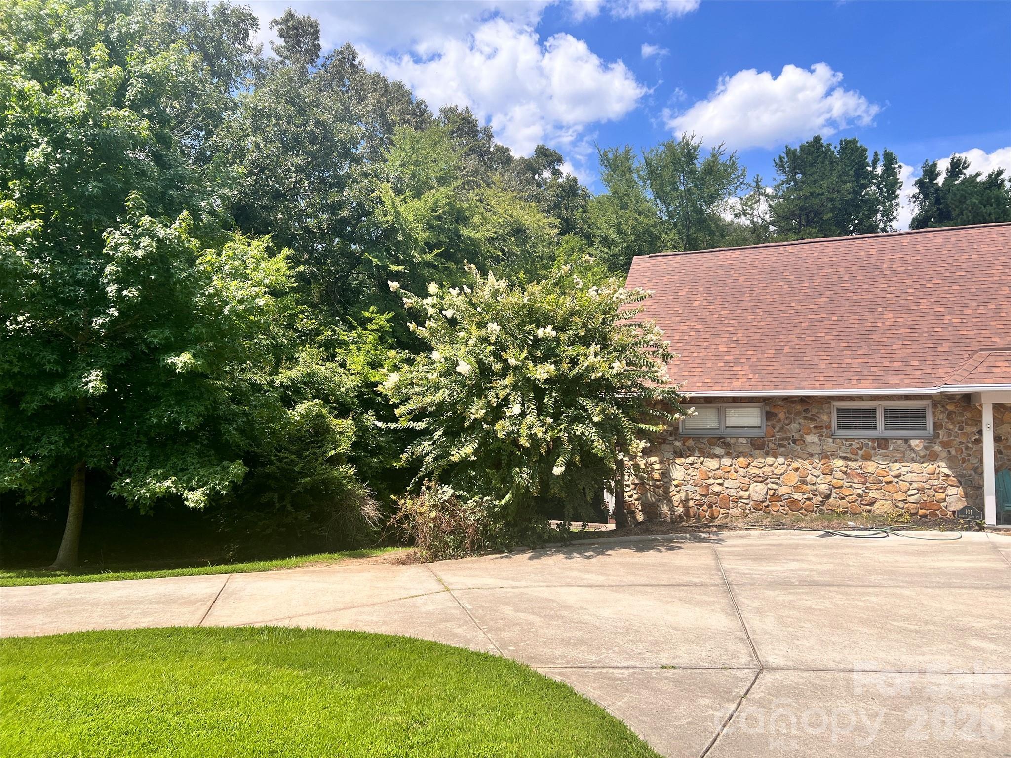 Single Family Residence at 101 Forest Cliff Court NE, Concord, photo 3 of 31