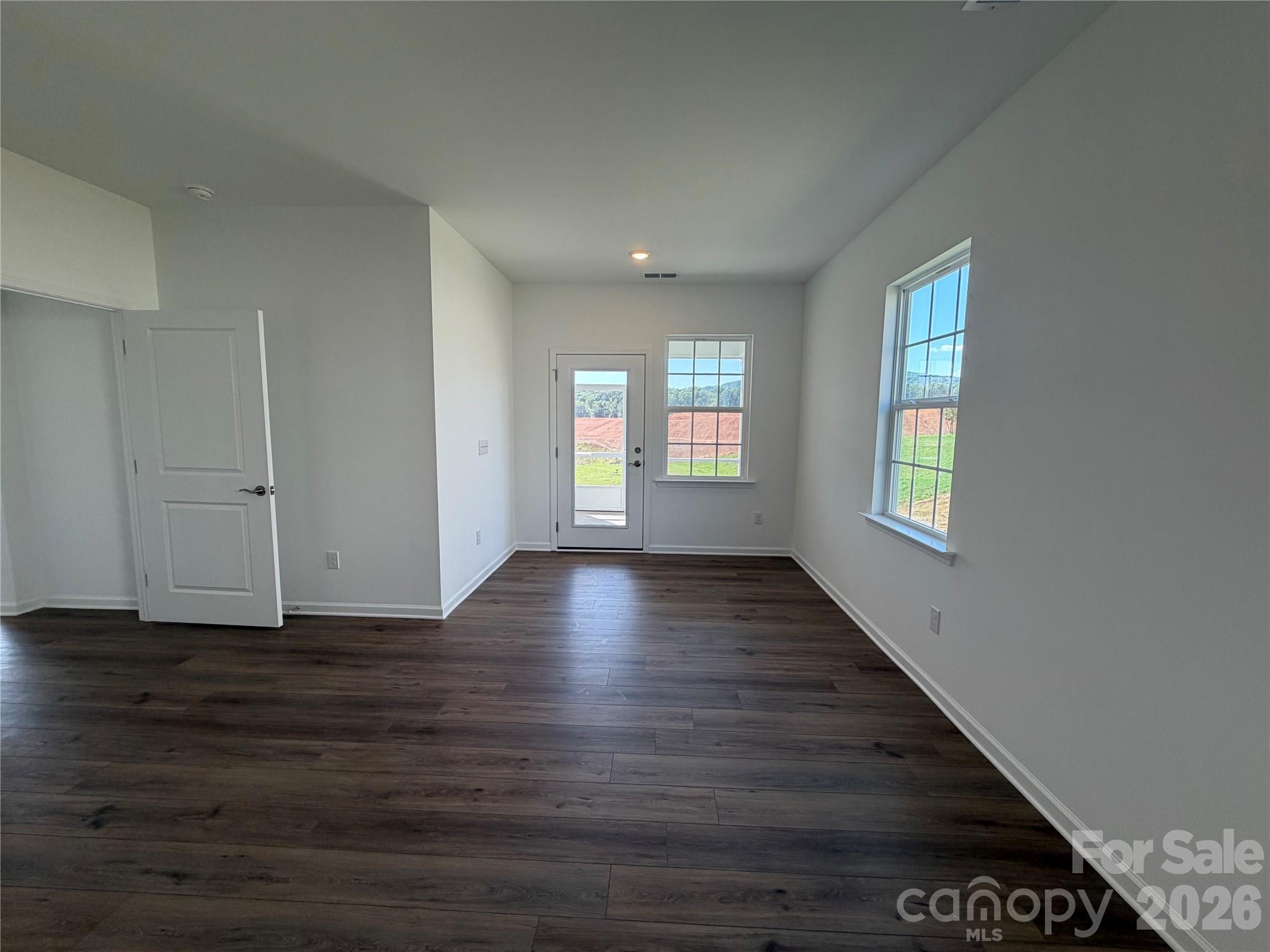 Single Family Residence at 7092 Juneberry Way, Maiden, photo 3 of 31