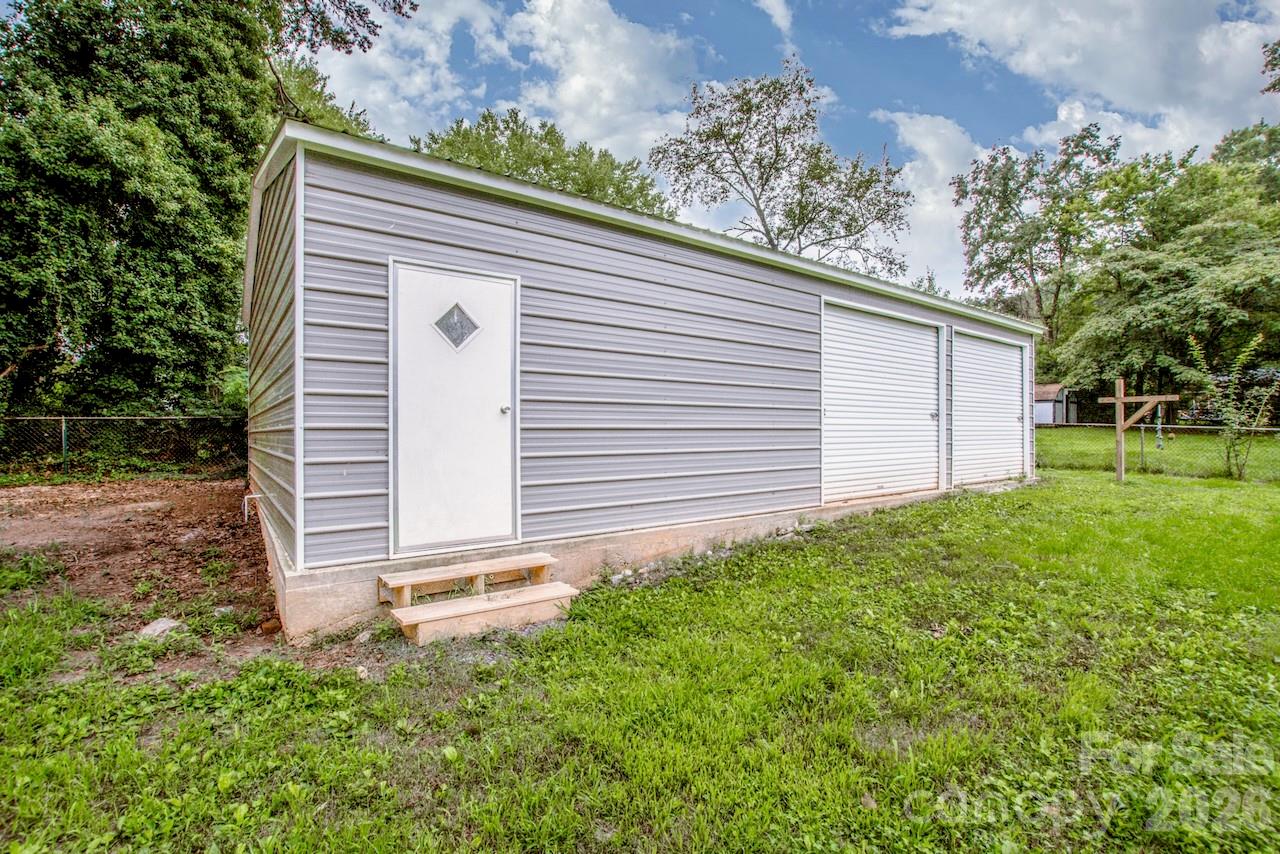 Single Family Residence at 1317 Meadowbrook Circle, Salisbury, photo 28 of 31