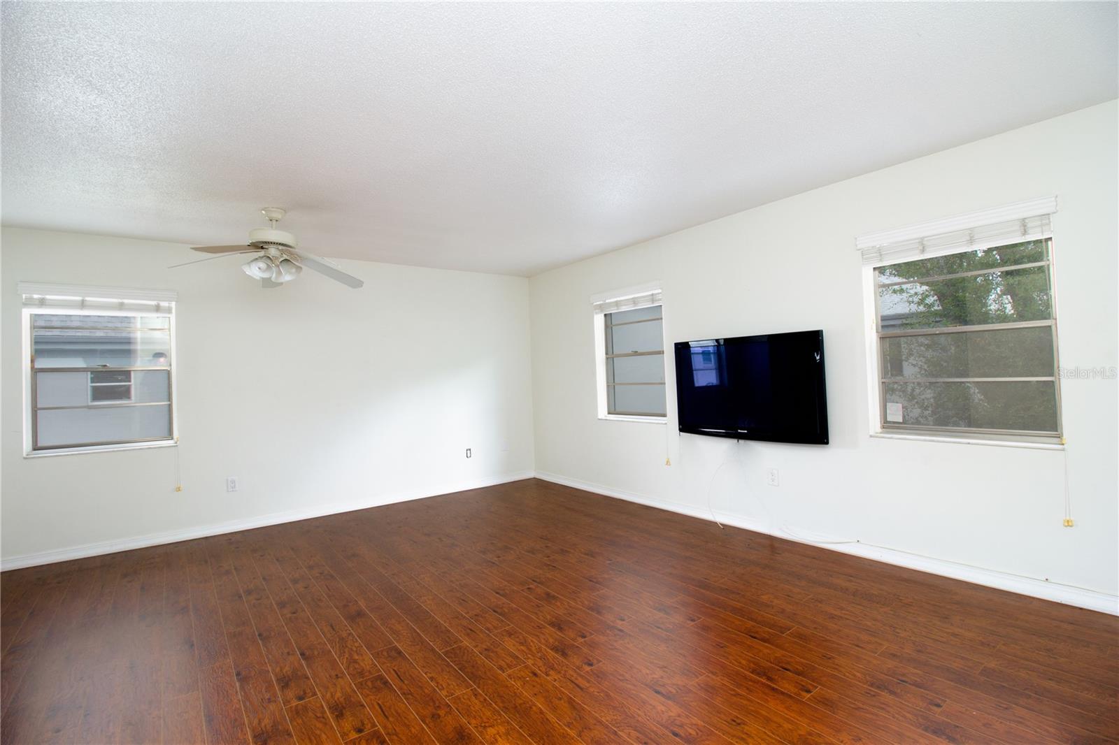 Living dining room combo - 6940 A SUNSET DR S #2C, ST PETERSBURG