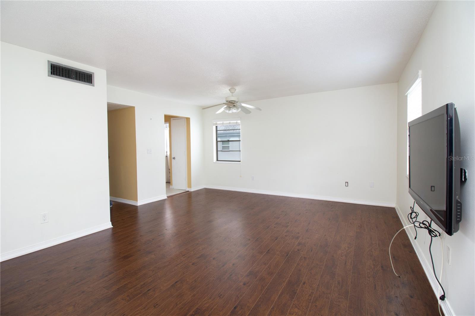 Living dining room combo - 6940 A SUNSET DR S #2C, ST PETERSBURG