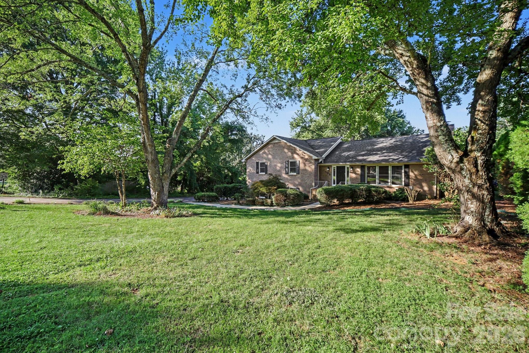 Single Family Residence at 105 Windsong Court, Gastonia, photo 2 of 36
