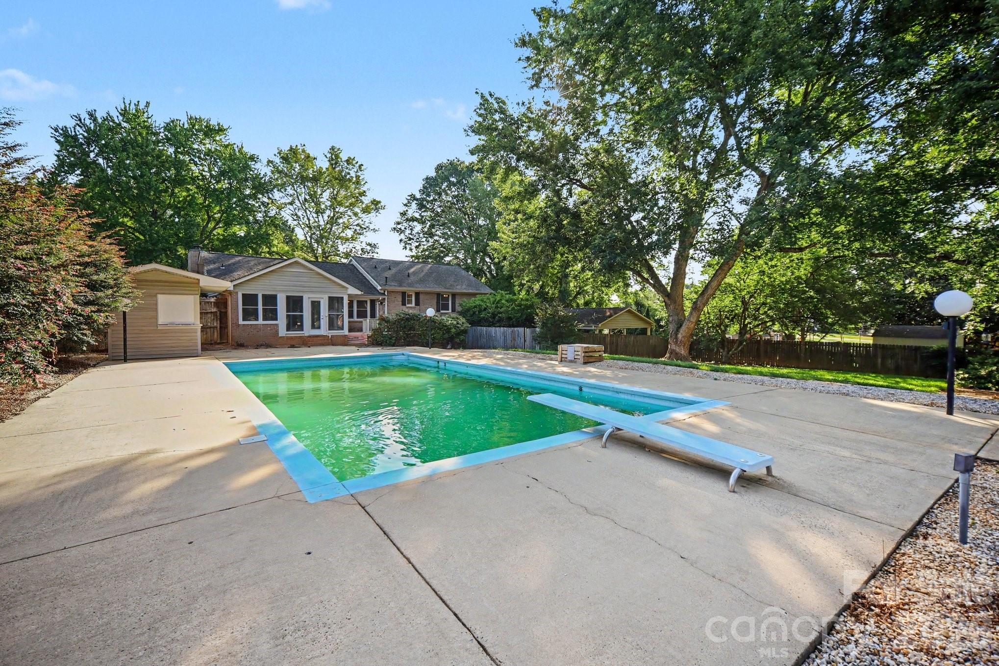 Single Family Residence at 105 Windsong Court, Gastonia, photo 35 of 36