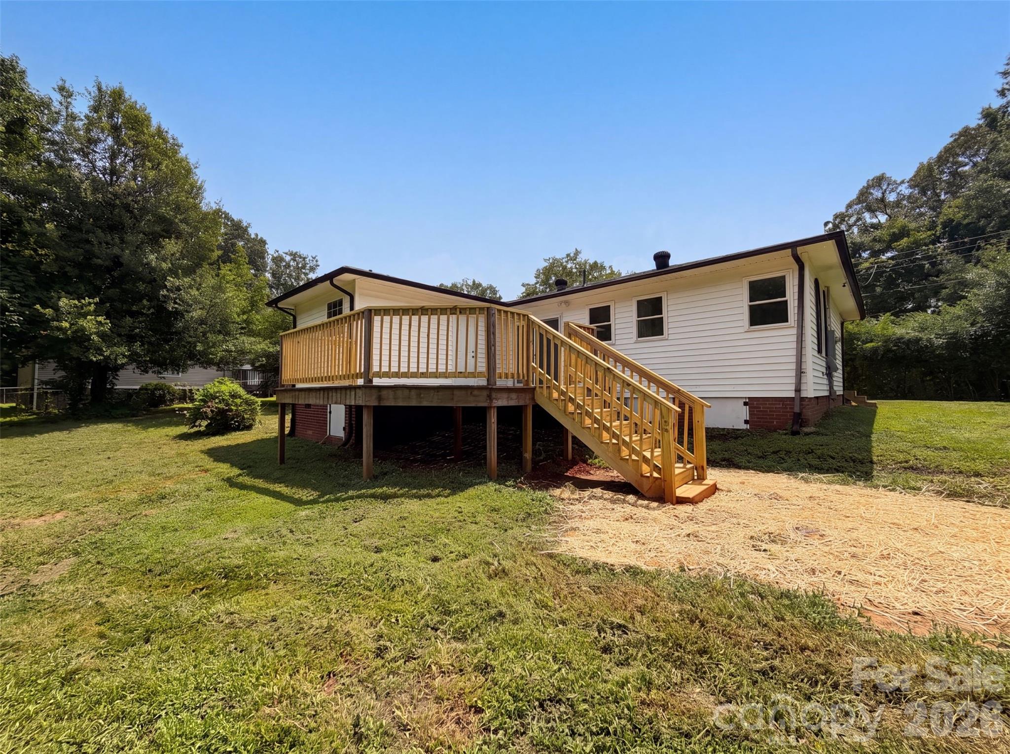 Single Family Residence at 704 Morningside Drive, Mount Holly, photo 5 of 20