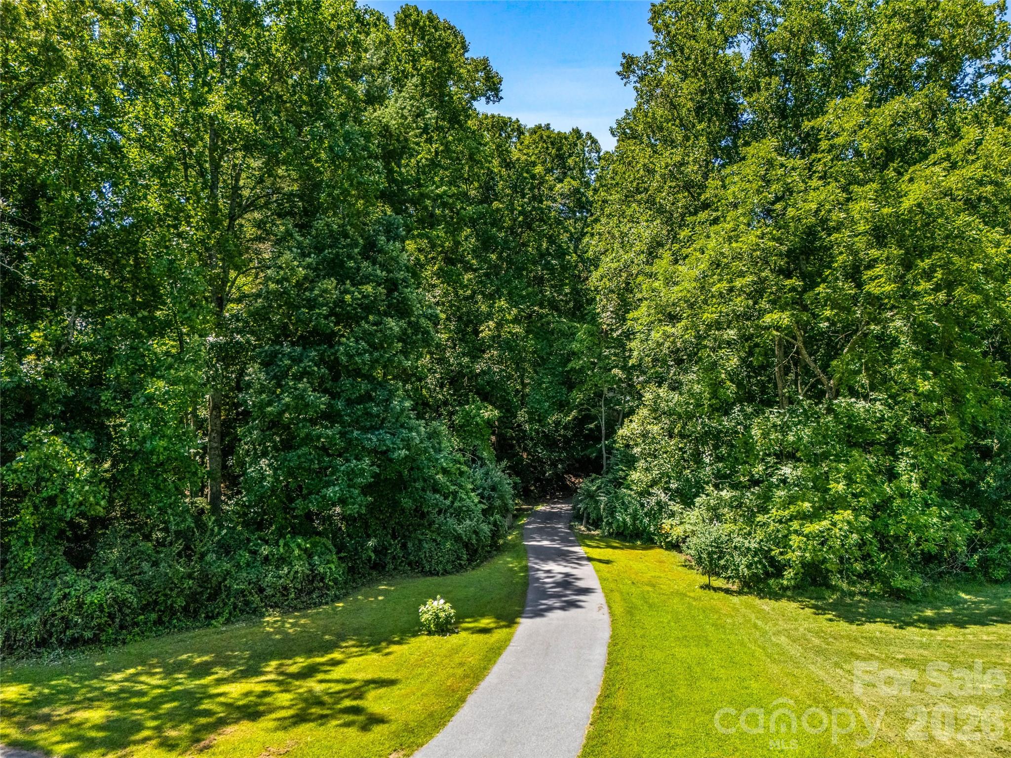 Single Family Residence at 70 Promised Ridge Drive, Hendersonville, photo 2 of 48