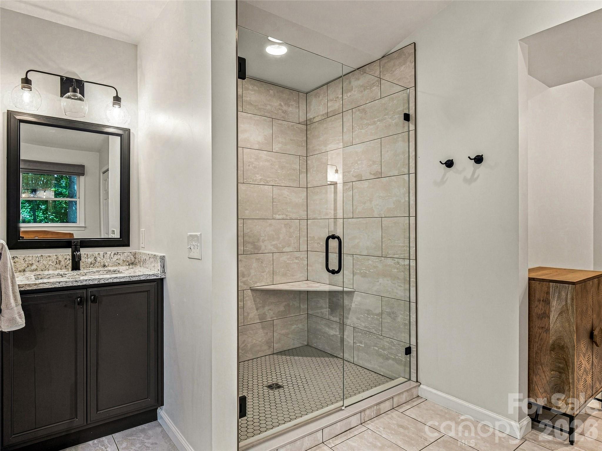 Single Family Residence at 70 Promised Ridge Drive, Hendersonville, photo 16 of 48