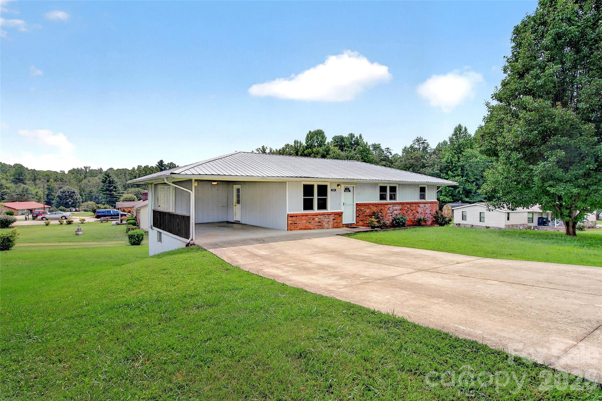 Single Family Residence at 224 Cherokee Way, Marion, photo 3 of 39
