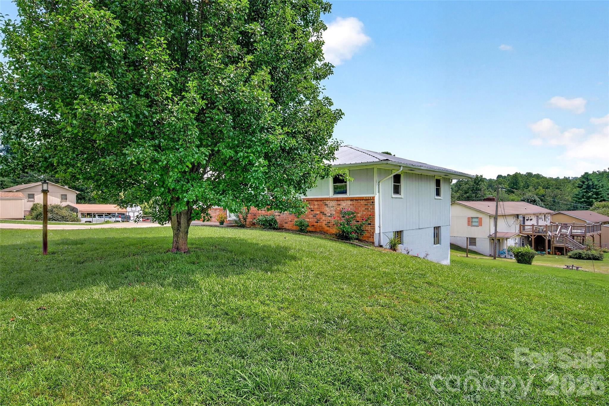 Single Family Residence at 224 Cherokee Way, Marion, photo 4 of 39