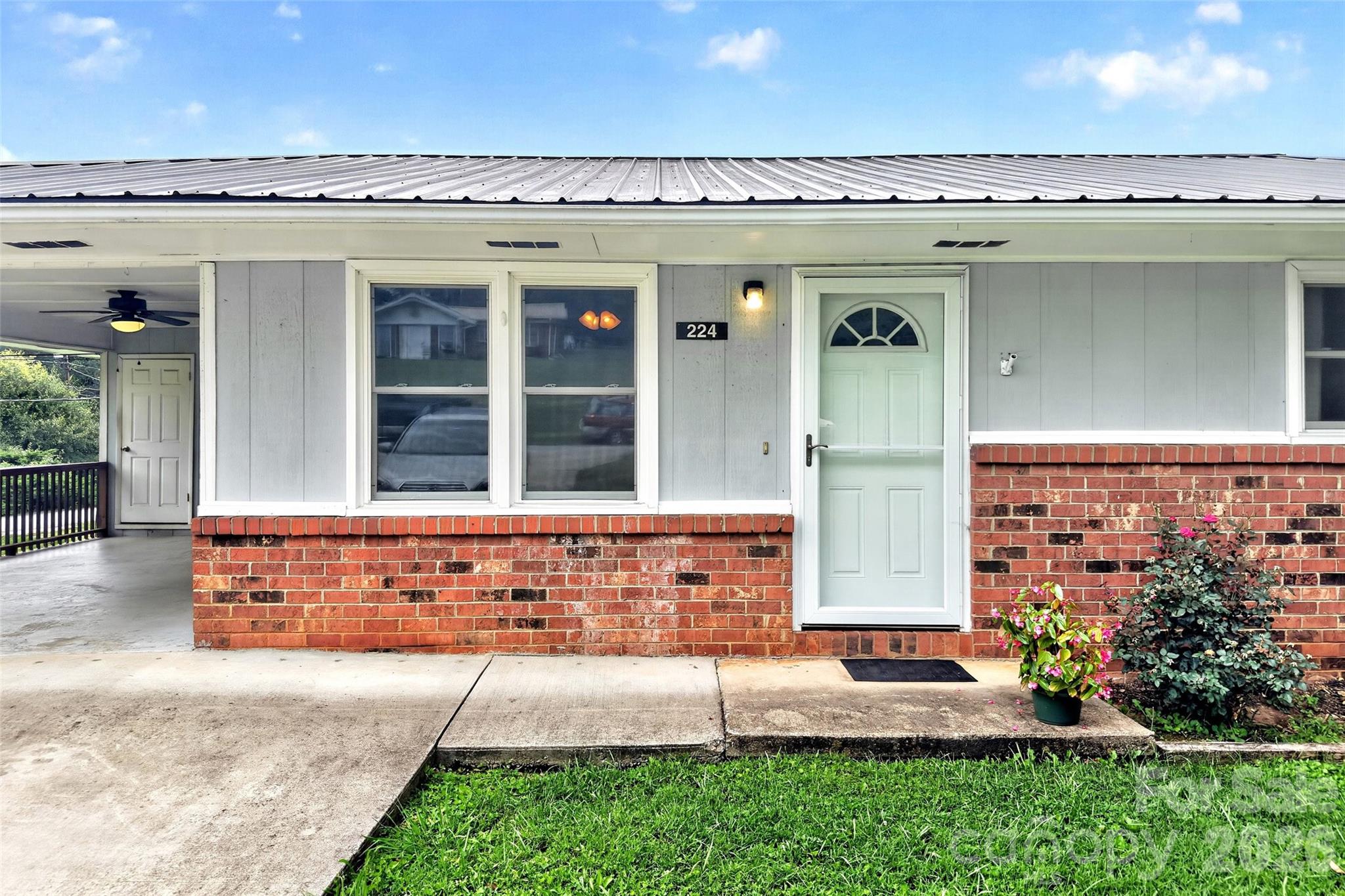 Single Family Residence at 224 Cherokee Way, Marion, photo 9 of 39
