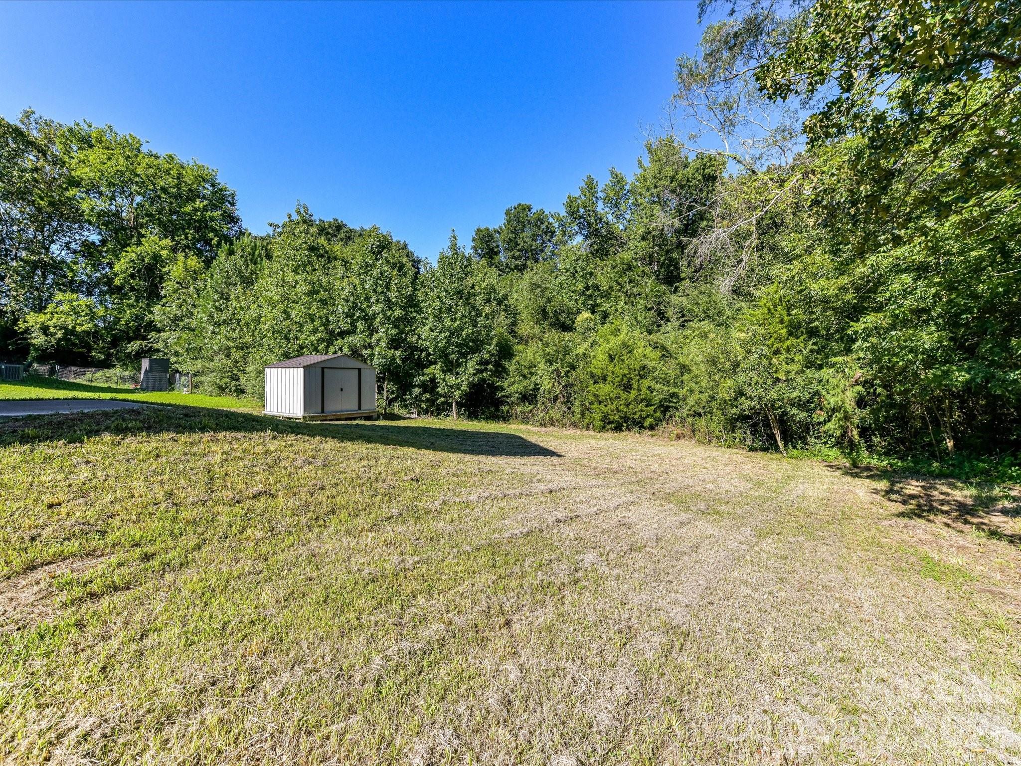 Large Yard - 550 Claymon Road, Oakboro