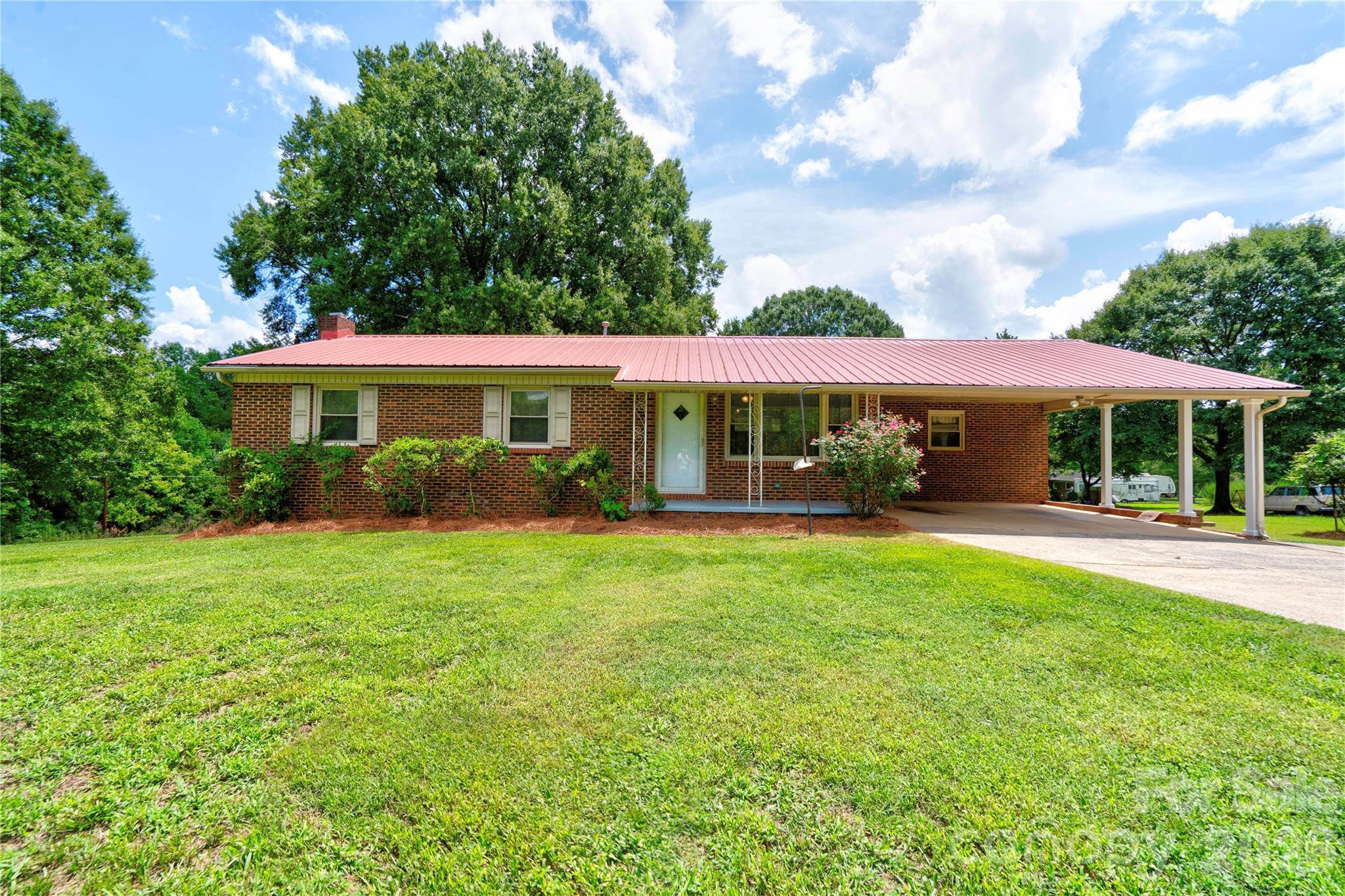 Single Family Residence at 100 Sherwood Drive, Shelby, photo 4 of 28