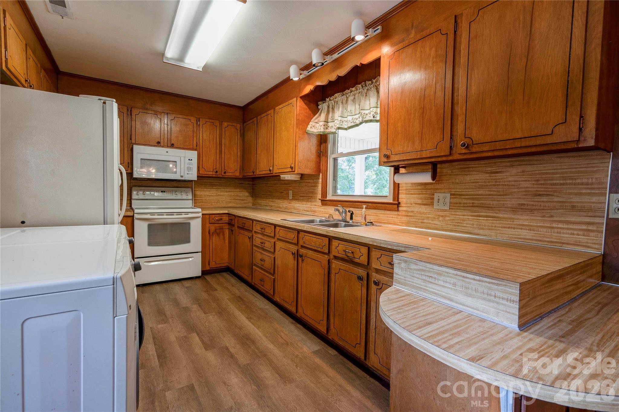 Single Family Residence at 100 Sherwood Drive, Shelby, photo 6 of 28