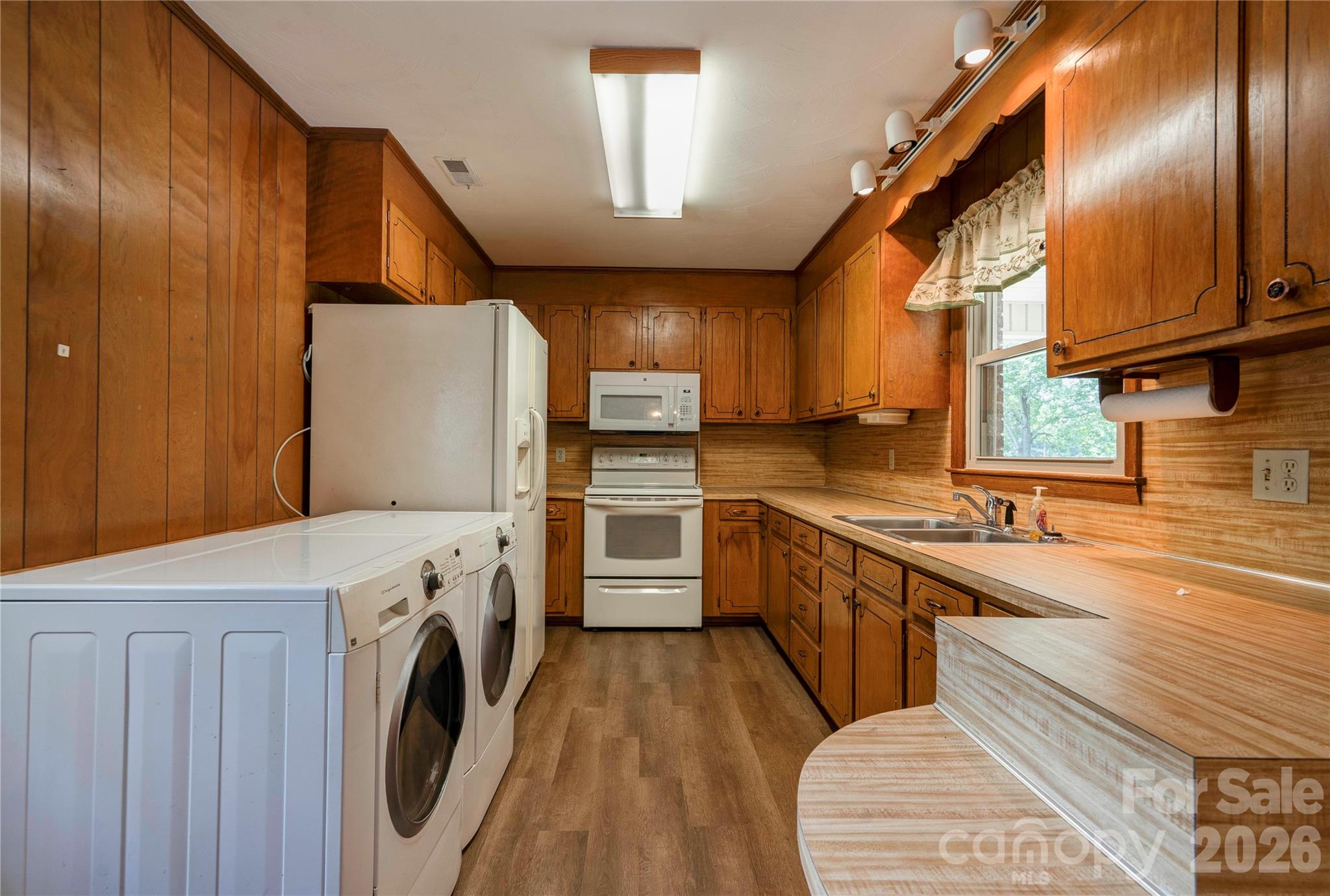 Single Family Residence at 100 Sherwood Drive, Shelby, photo 7 of 28