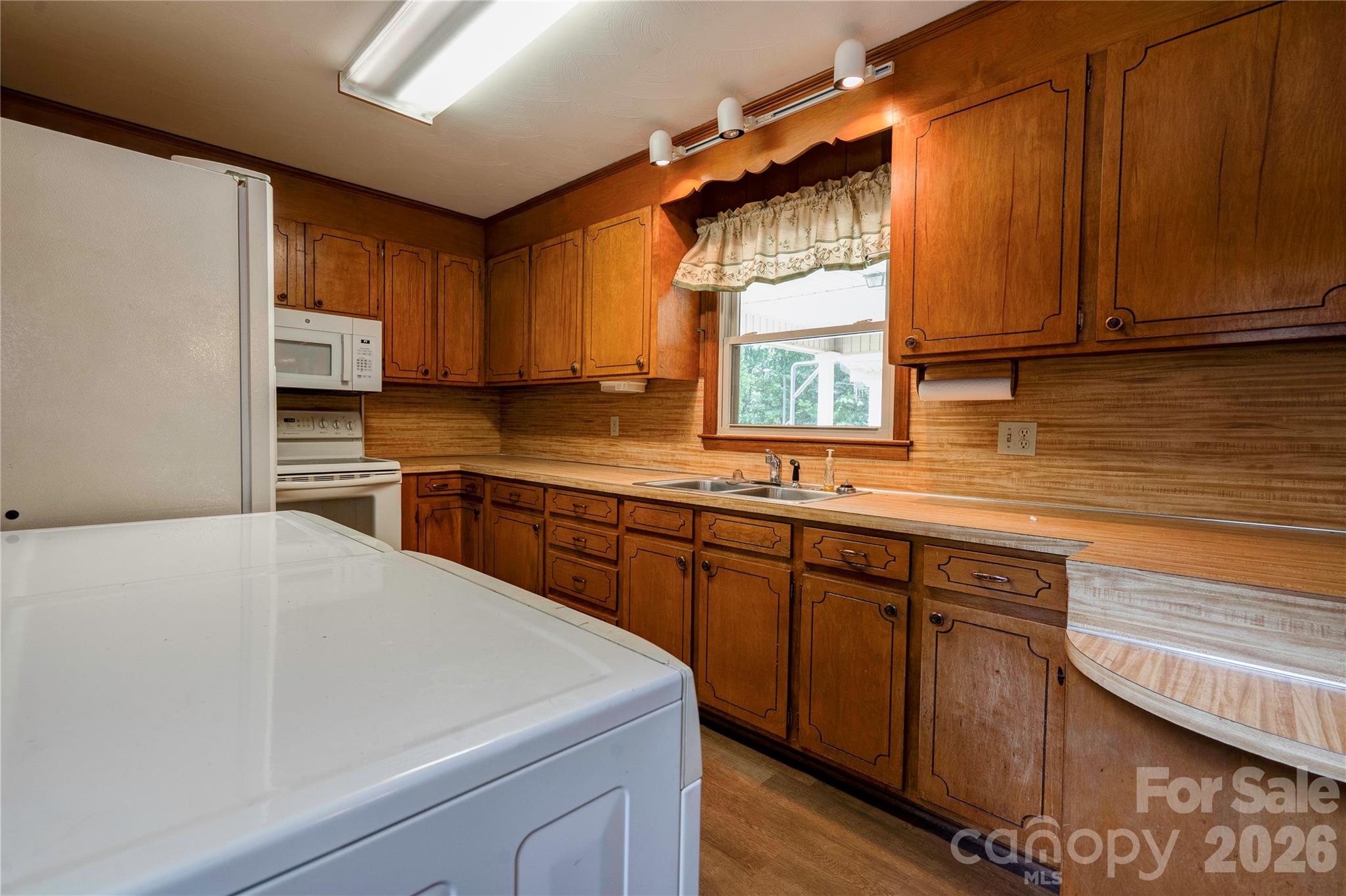 Single Family Residence at 100 Sherwood Drive, Shelby, photo 8 of 28