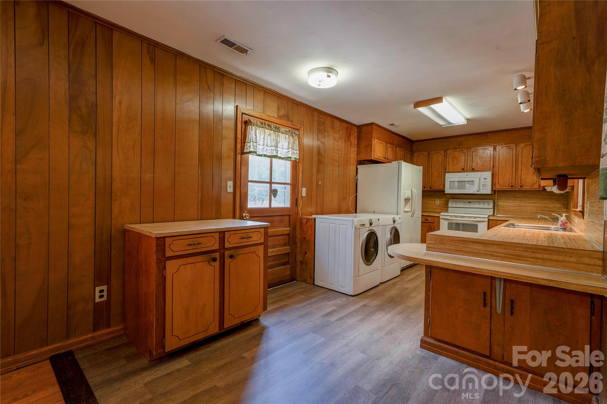 Single Family Residence at 100 Sherwood Drive, Shelby, photo 9 of 28