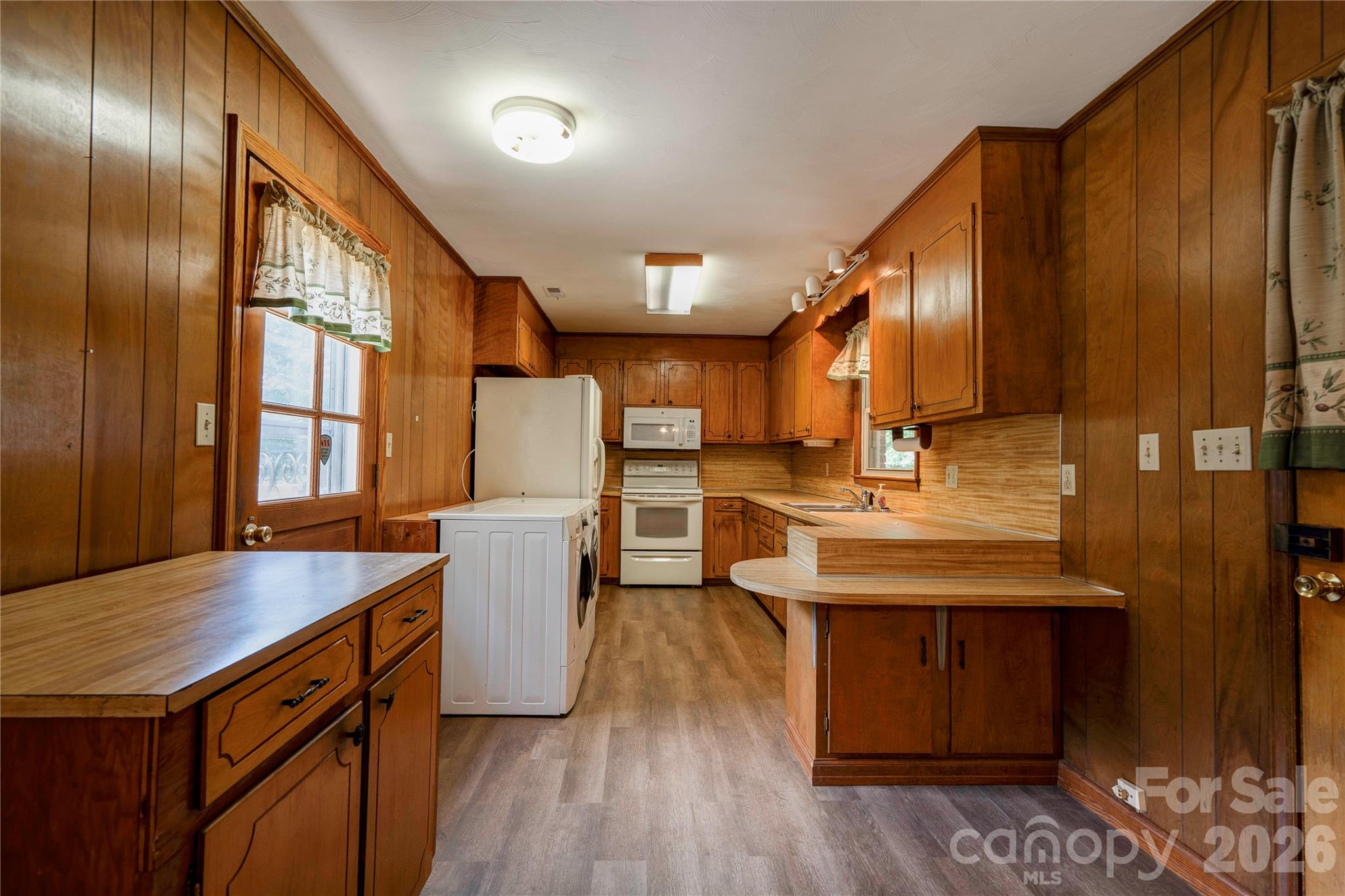 Single Family Residence at 100 Sherwood Drive, Shelby, photo 10 of 28