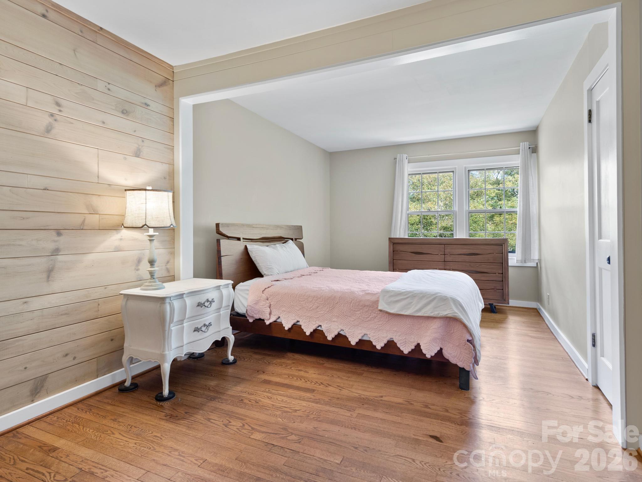 Guest bedroom 1 - 242 N Hills Drive, Hendersonville