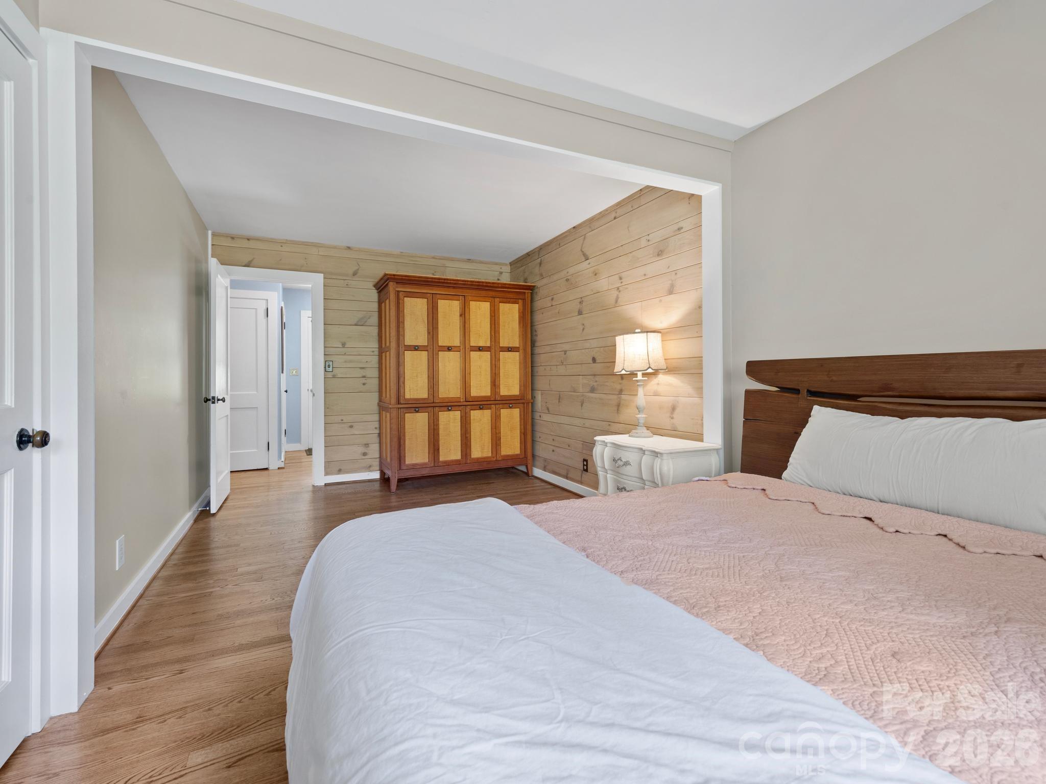 Guest bedroom 1 - 242 N Hills Drive, Hendersonville
