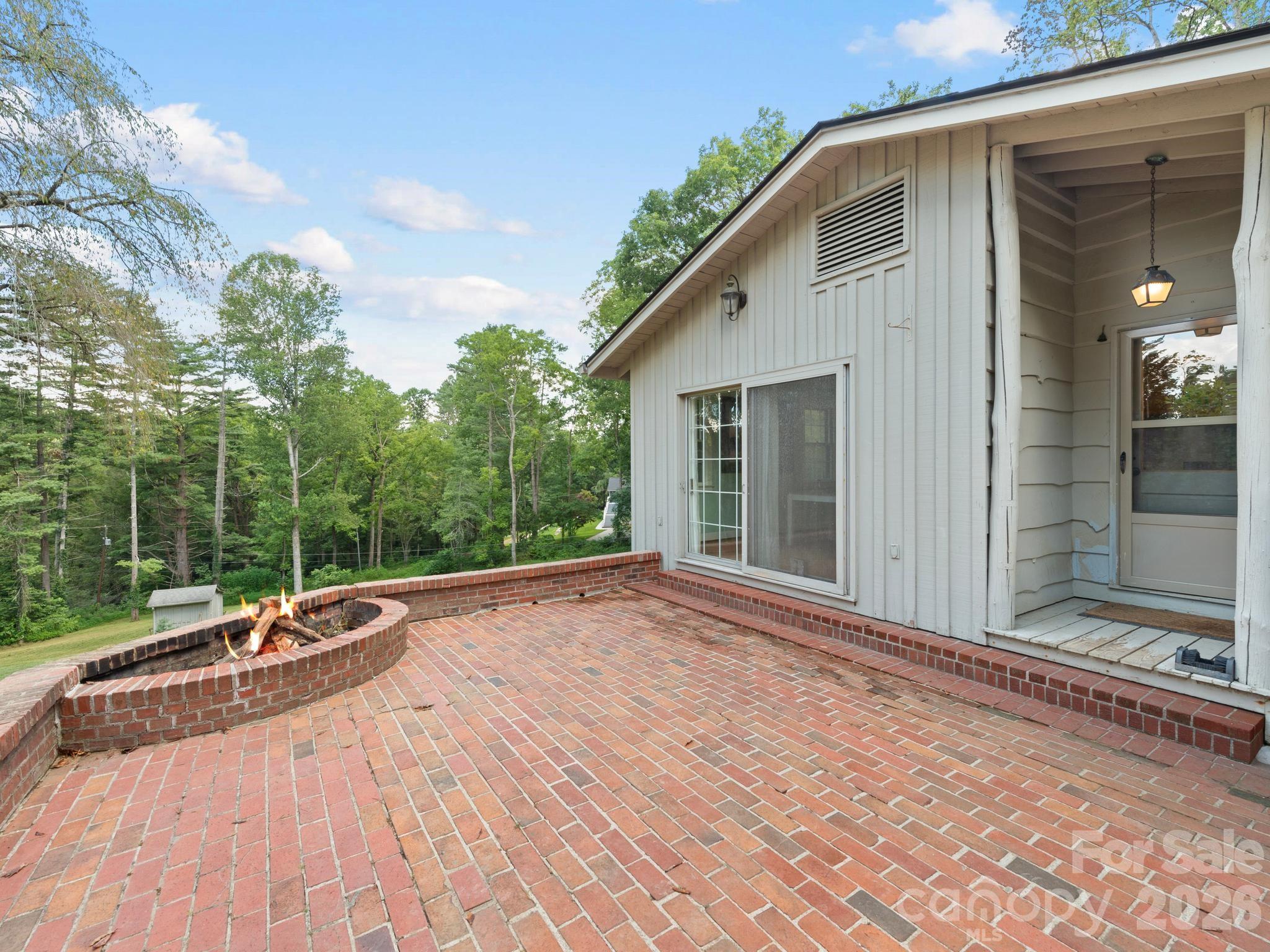 Entrance to kitchen & dinning room - 242 N Hills Drive, Hendersonville