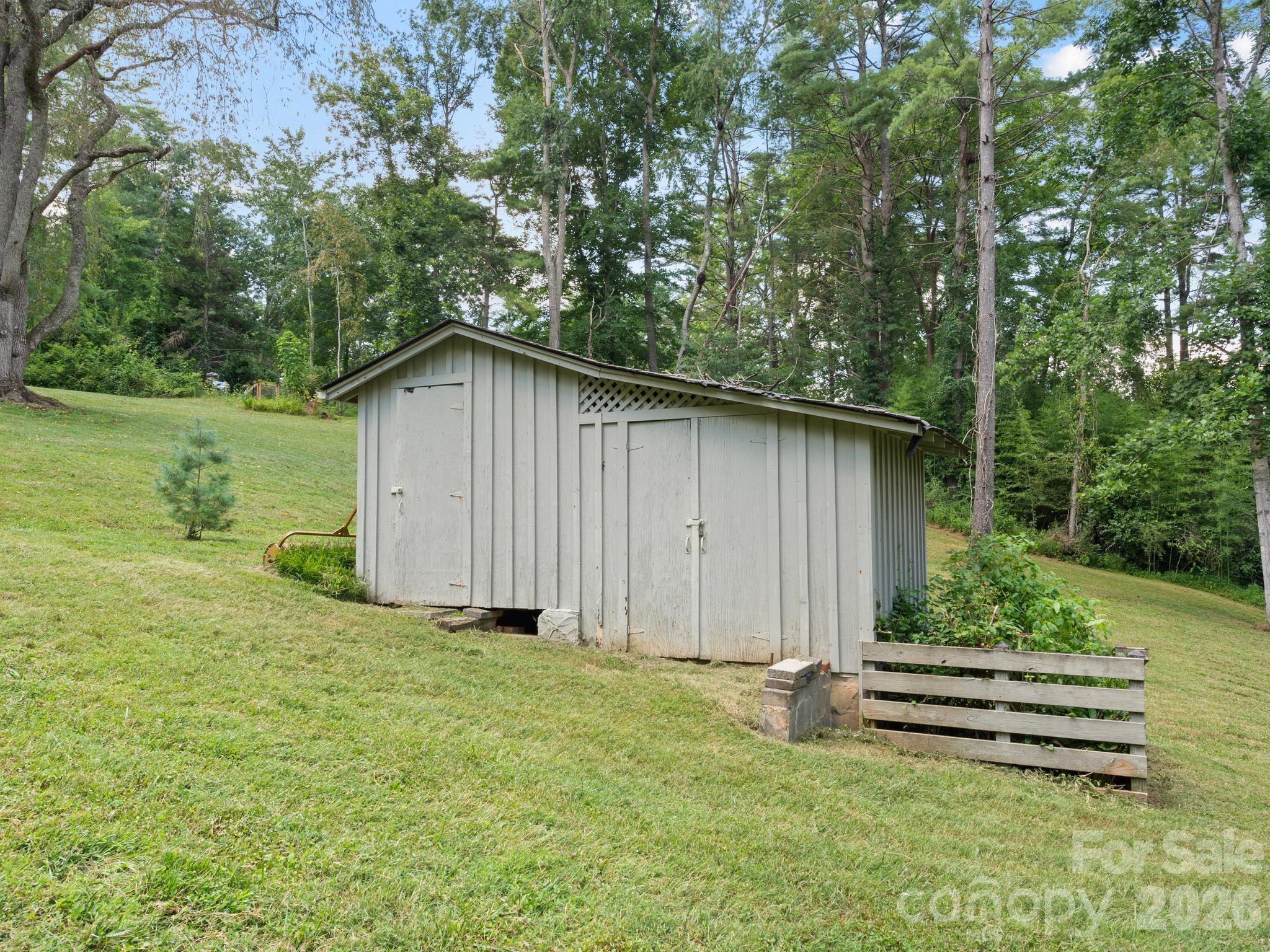 Potting shed - 242 N Hills Drive, Hendersonville