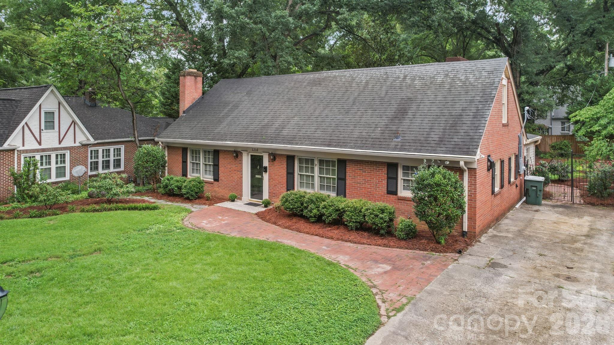 Single Family Residence at 1210 Crescent Avenue, Gastonia, photo 3 of 34