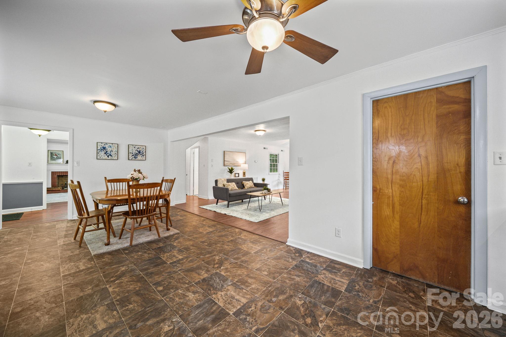 Breakfast Area - 1210 Crescent Avenue, Gastonia