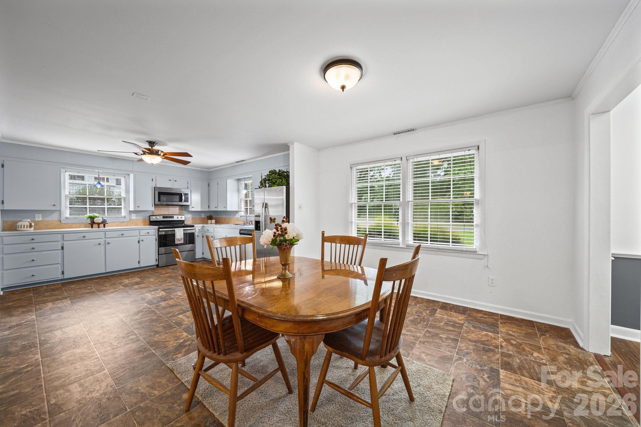 Breakfast Area - 1210 Crescent Avenue, Gastonia