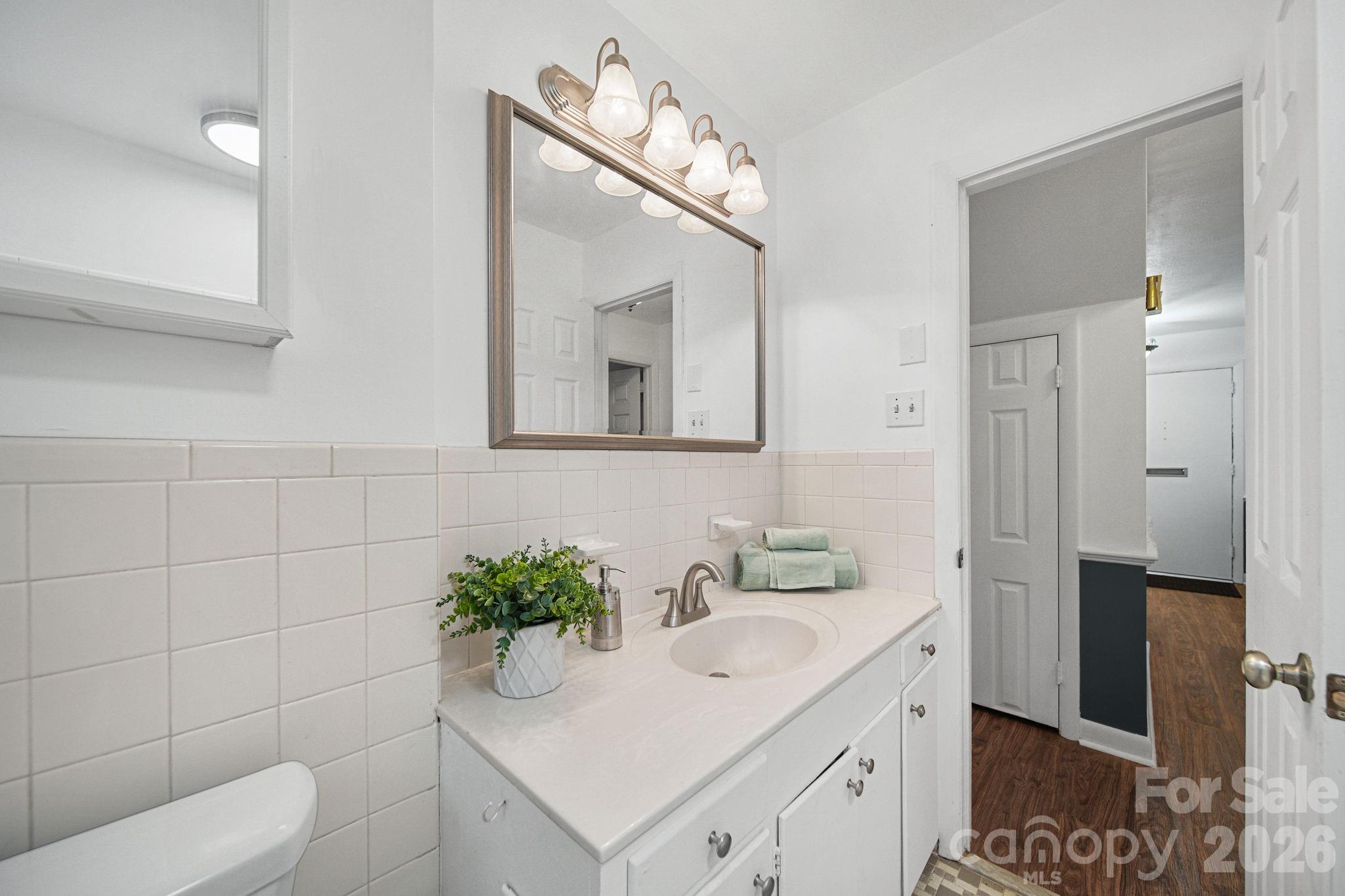 Main Level Bath - 1210 Crescent Avenue, Gastonia