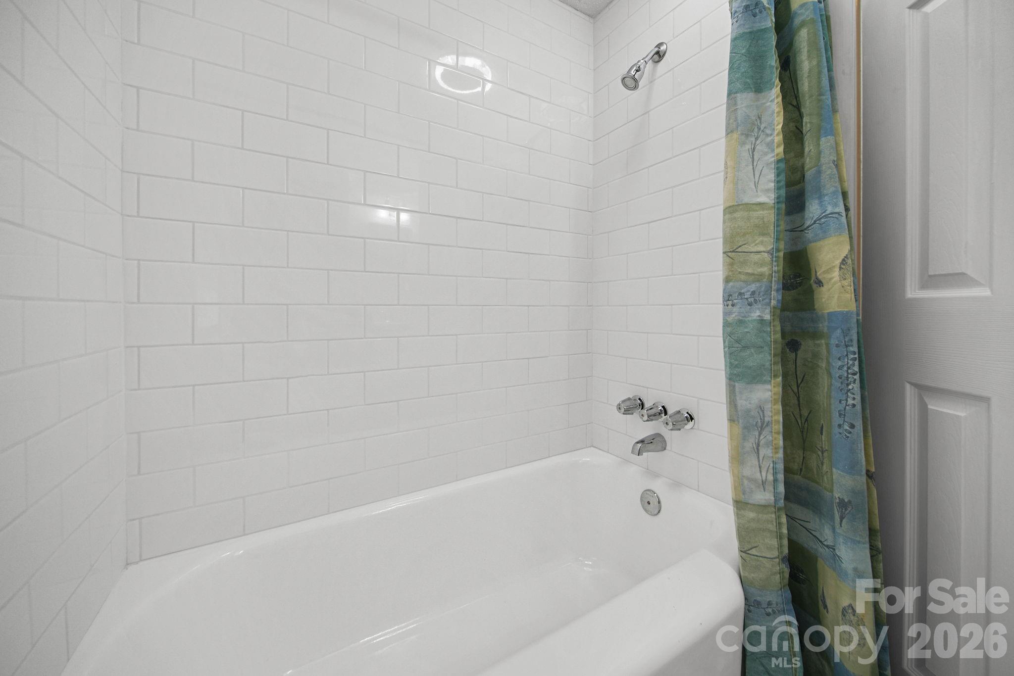 Upstairs Bath - 1210 Crescent Avenue, Gastonia