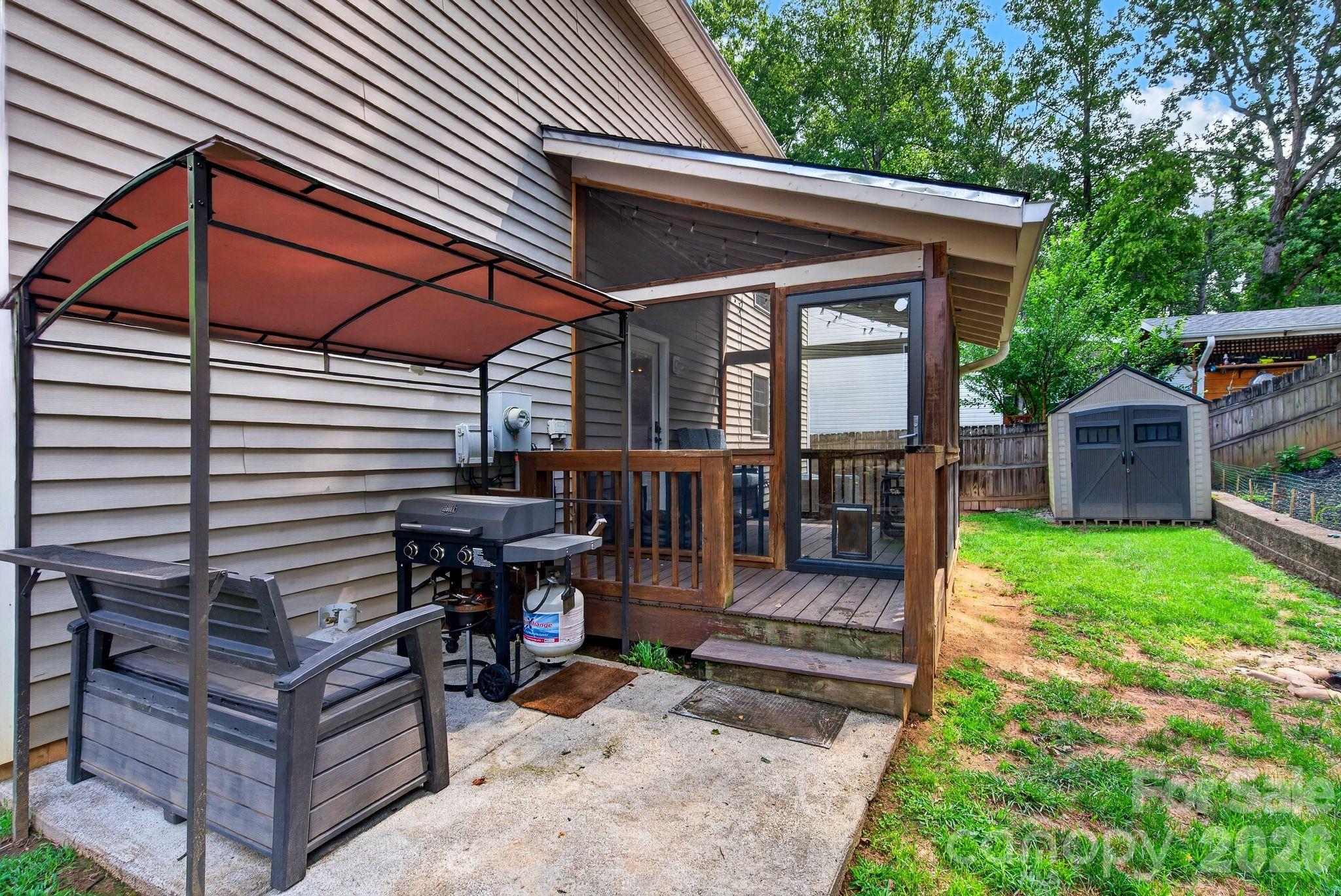 Grill area - 47 Royal Oaks Road, Arden