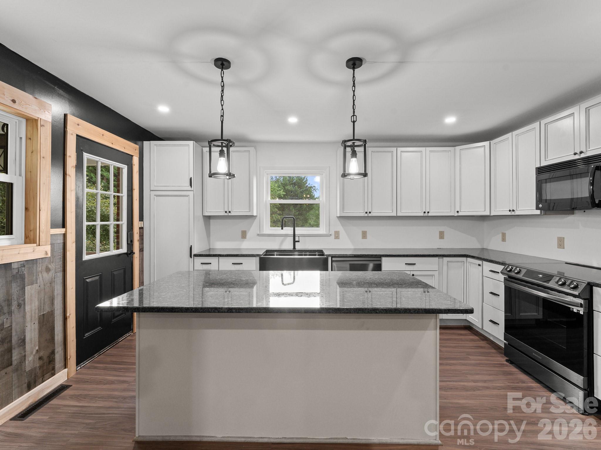 Single Family Residence at 10 Monte Vista Circle, Candler, photo 7 of 26