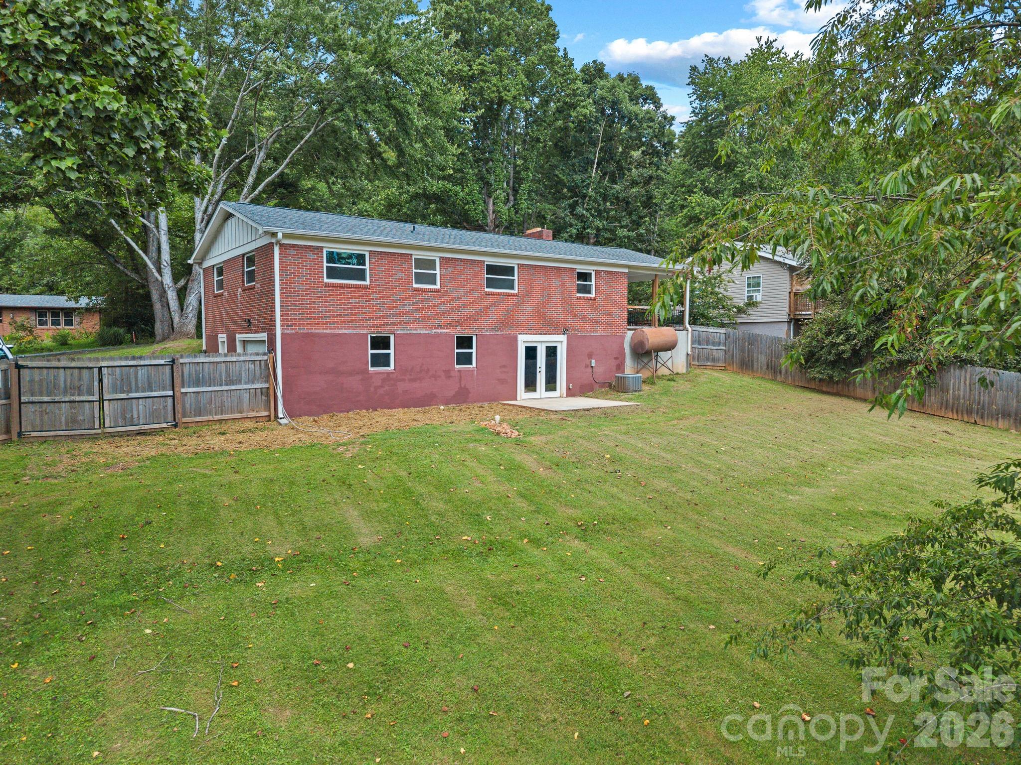 Single Family Residence at 10 Monte Vista Circle, Candler, photo 21 of 26