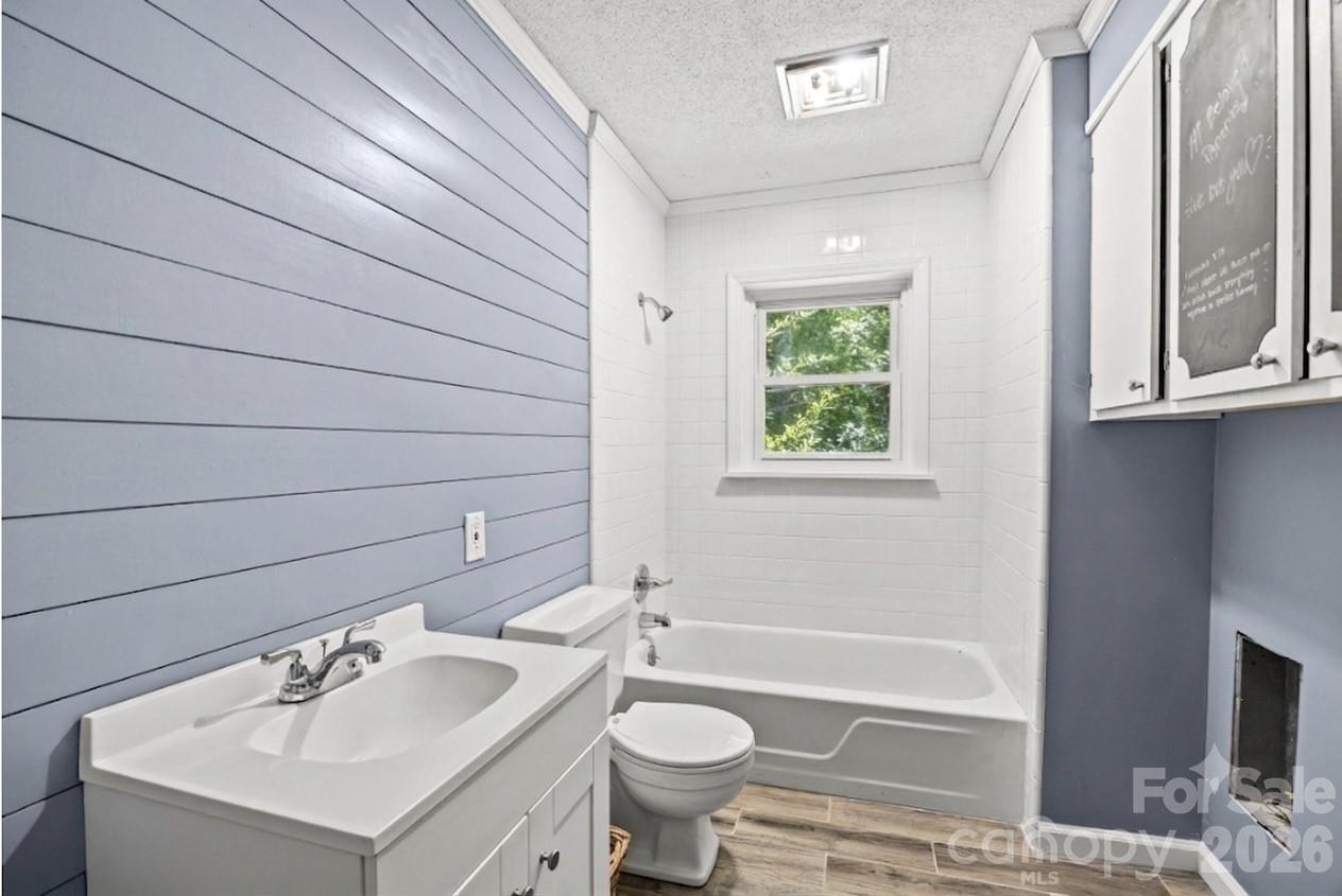 Single Family Residence at 717 Wren Road, Gastonia, photo 14 of 20