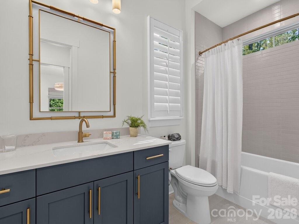Guest Bath - 3098 Sherman Drive, Lancaster