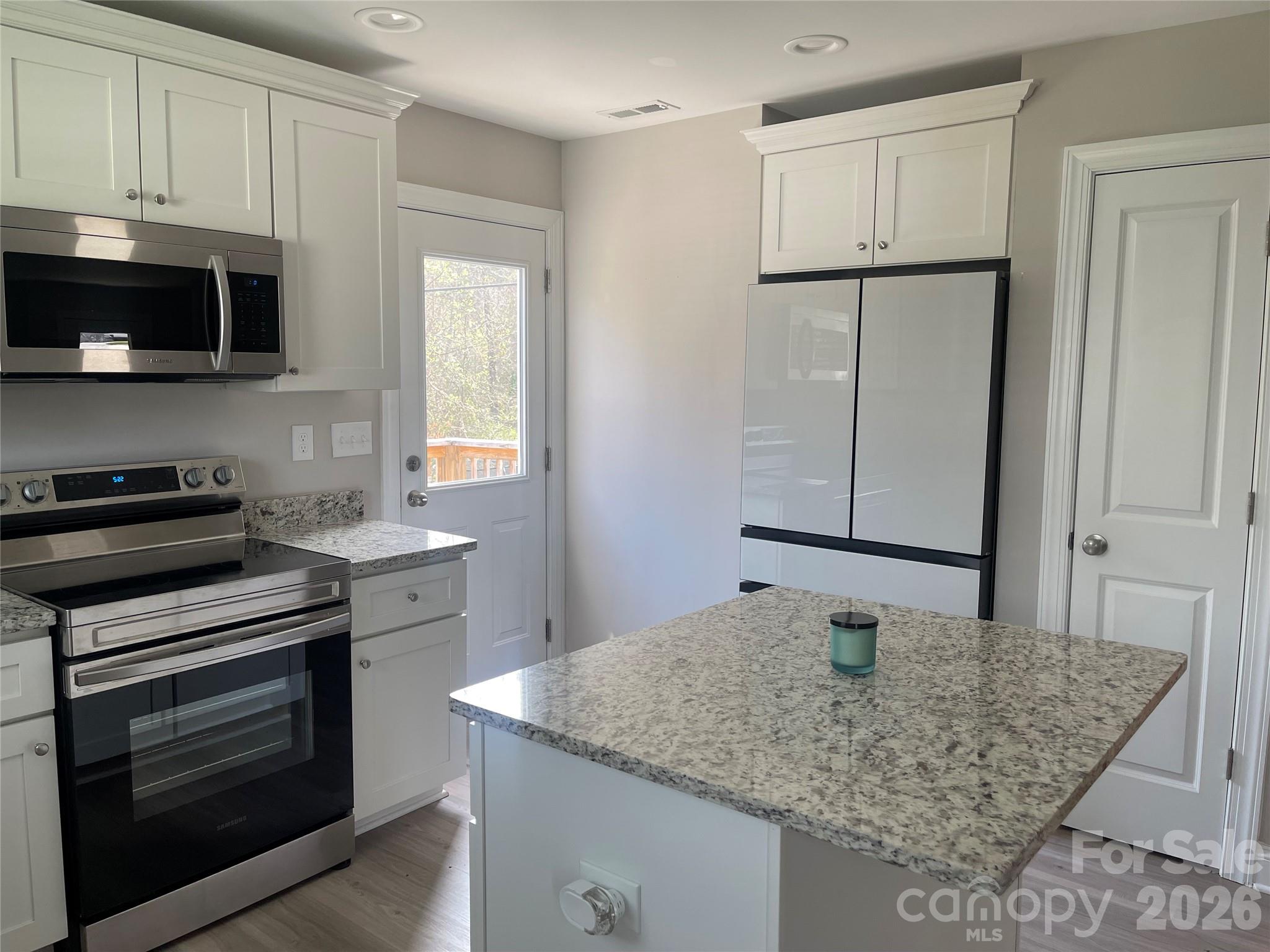 Single Family Residence at 1711 Greenbrooke Road, Hudson, photo 2 of 14