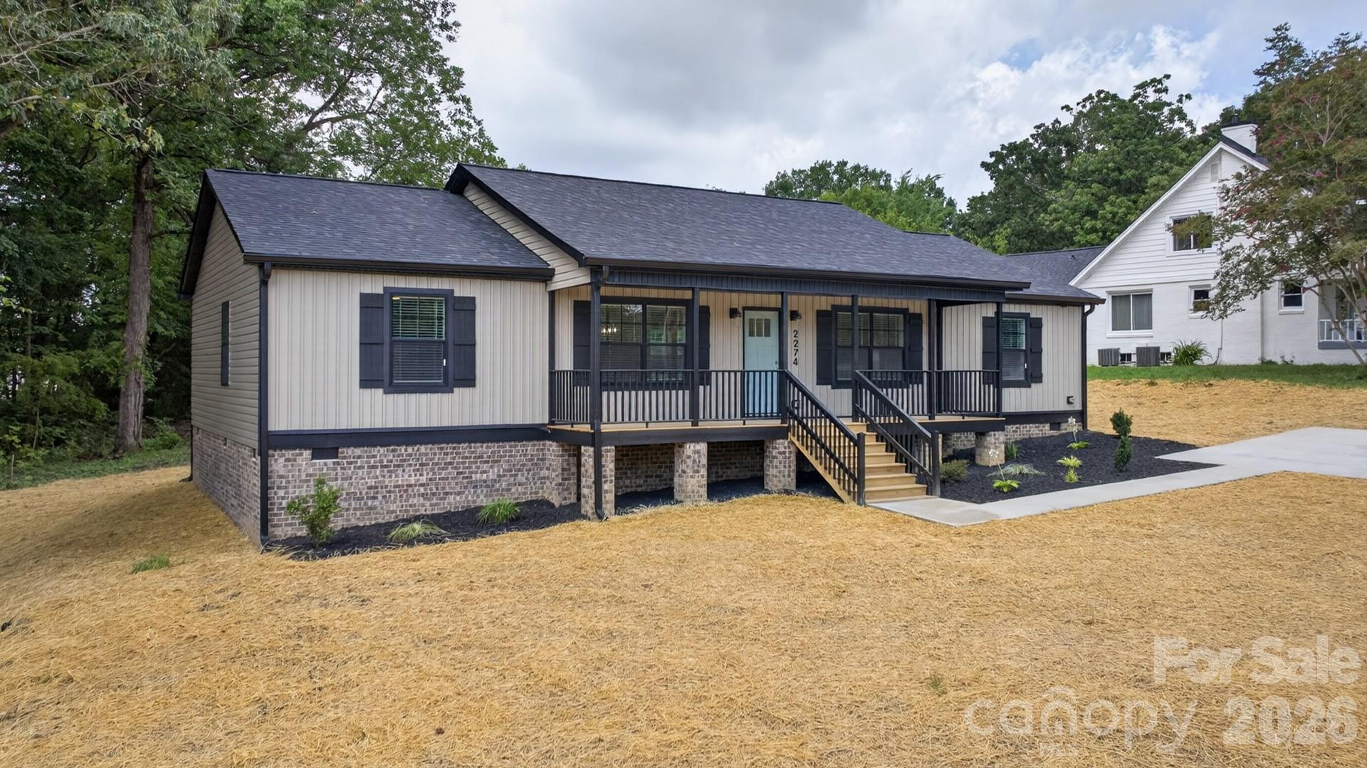 Single Family Residence at 2274 Darwick Road, Winston Salem, photo 3 of 41