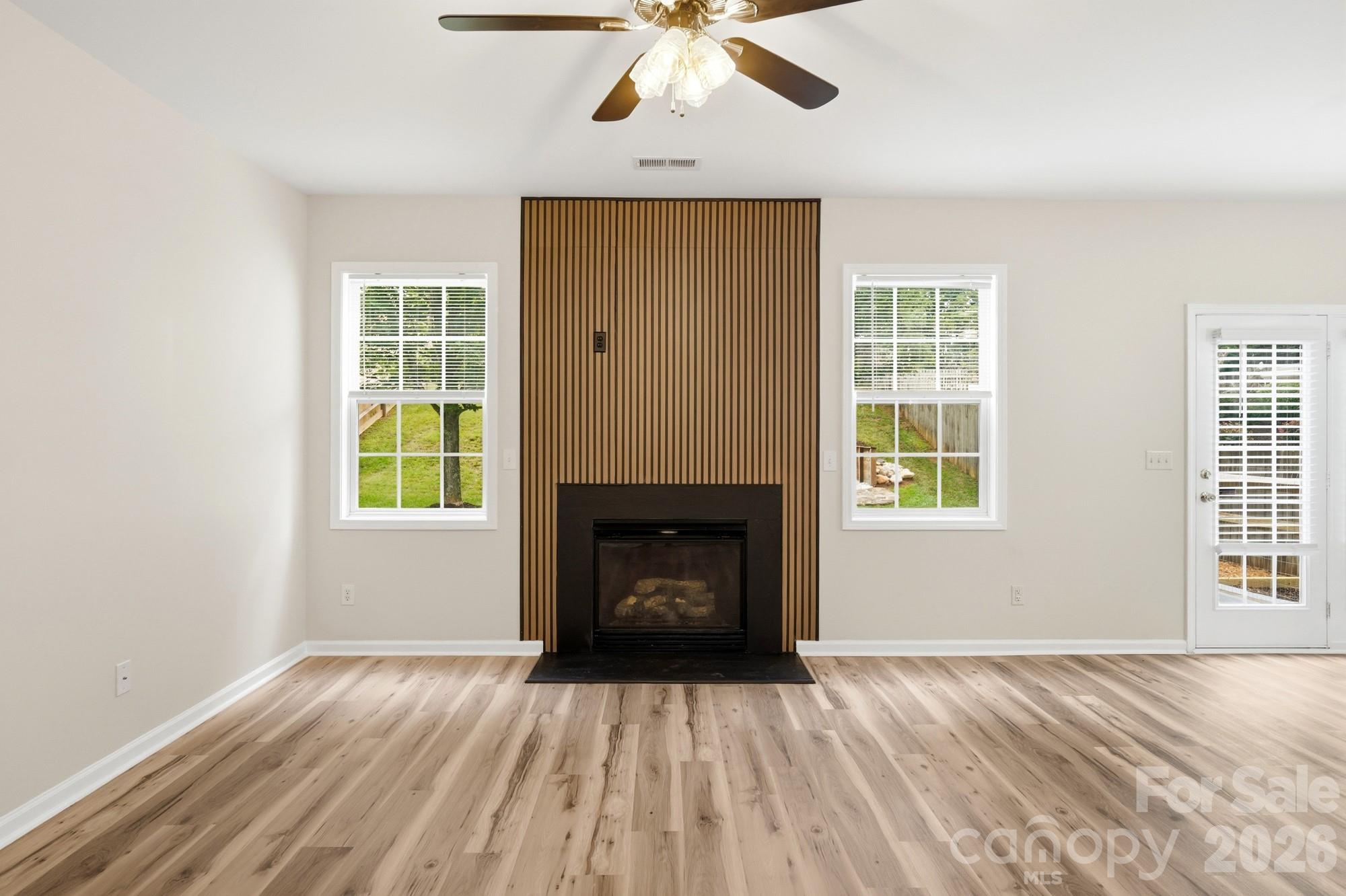Gas fireplace - 125 Morrocroft Lane, Mooresville